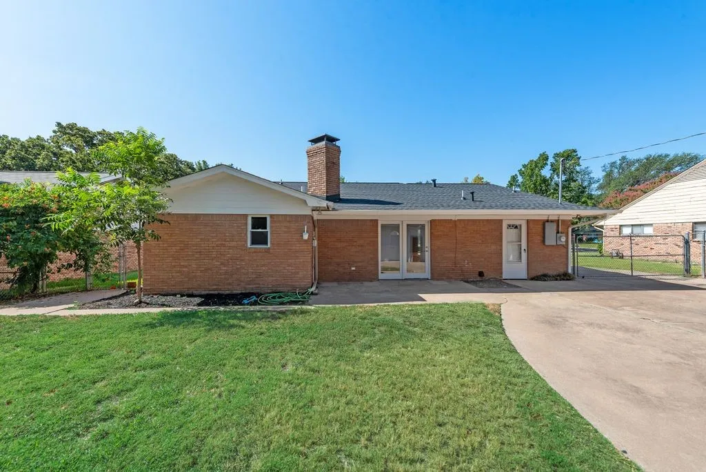 Single Family Residence For Rent in Dallas County , 2833 Linden Lea, Irving, Texas 75061, 3 Bedroom, 2 Bathroom, 2 Garage spaces, 1,518 Sqft, built in 1962, mls#21362788, Real Estate Agent in Irving, Homes For Rent in Dallas county, Homes For Rent in Irving, Realtor in Irving Texas, Real Estate Brokerage Independent Realty Texas, Luminita Cordes Realtor