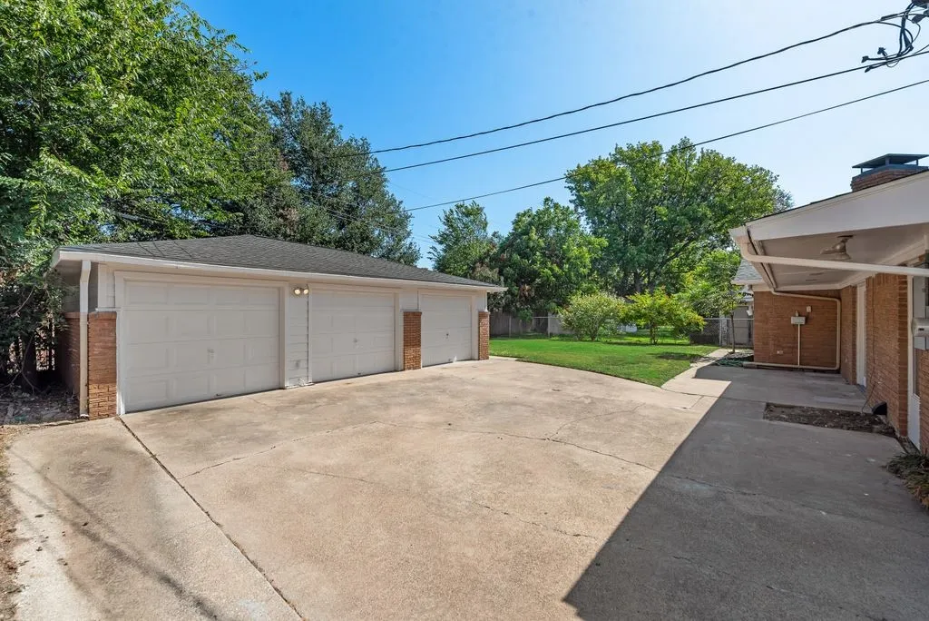 Single Family Residence For Rent in Dallas County , 2833 Linden Lea, Irving, Texas 75061, 3 Bedroom, 2 Bathroom, 2 Garage spaces, 1,518 Sqft, built in 1962, mls#21362788, Real Estate Agent in Irving, Homes For Rent in Dallas county, Homes For Rent in Irving, Realtor in Irving Texas, Real Estate Brokerage Independent Realty Texas, Luminita Cordes Realtor