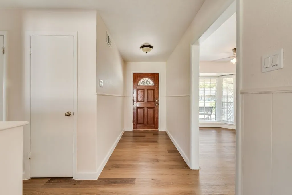 Single Family Residence For Rent in Dallas County , 2833 Linden Lea, Irving, Texas 75061, 3 Bedroom, 2 Bathroom, 2 Garage spaces, 1,518 Sqft, built in 1962, mls#21362788, Real Estate Agent in Irving, Homes For Rent in Dallas county, Homes For Rent in Irving, Realtor in Irving Texas, Real Estate Brokerage Independent Realty Texas, Luminita Cordes Realtor