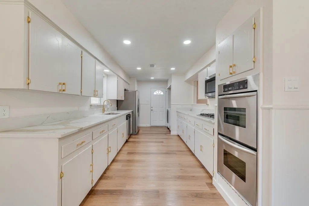 Single Family Residence For Rent in Dallas County , 2833 Linden Lea, Irving, Texas 75061, 3 Bedroom, 2 Bathroom, 2 Garage spaces, 1,518 Sqft, built in 1962, mls#21362788, Real Estate Agent in Irving, Homes For Rent in Dallas county, Homes For Rent in Irving, Realtor in Irving Texas, Real Estate Brokerage Independent Realty Texas, Luminita Cordes Realtor