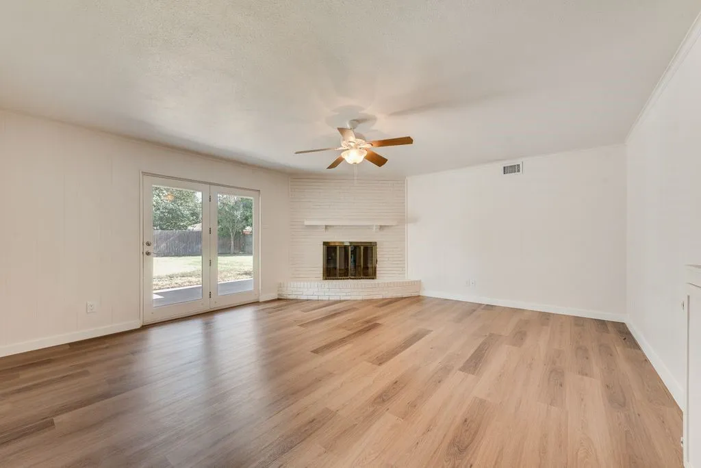 Single Family Residence For Rent in Dallas County , 2833 Linden Lea, Irving, Texas 75061, 3 Bedroom, 2 Bathroom, 2 Garage spaces, 1,518 Sqft, built in 1962, mls#21362788, Real Estate Agent in Irving, Homes For Rent in Dallas county, Homes For Rent in Irving, Realtor in Irving Texas, Real Estate Brokerage Independent Realty Texas, Luminita Cordes Realtor