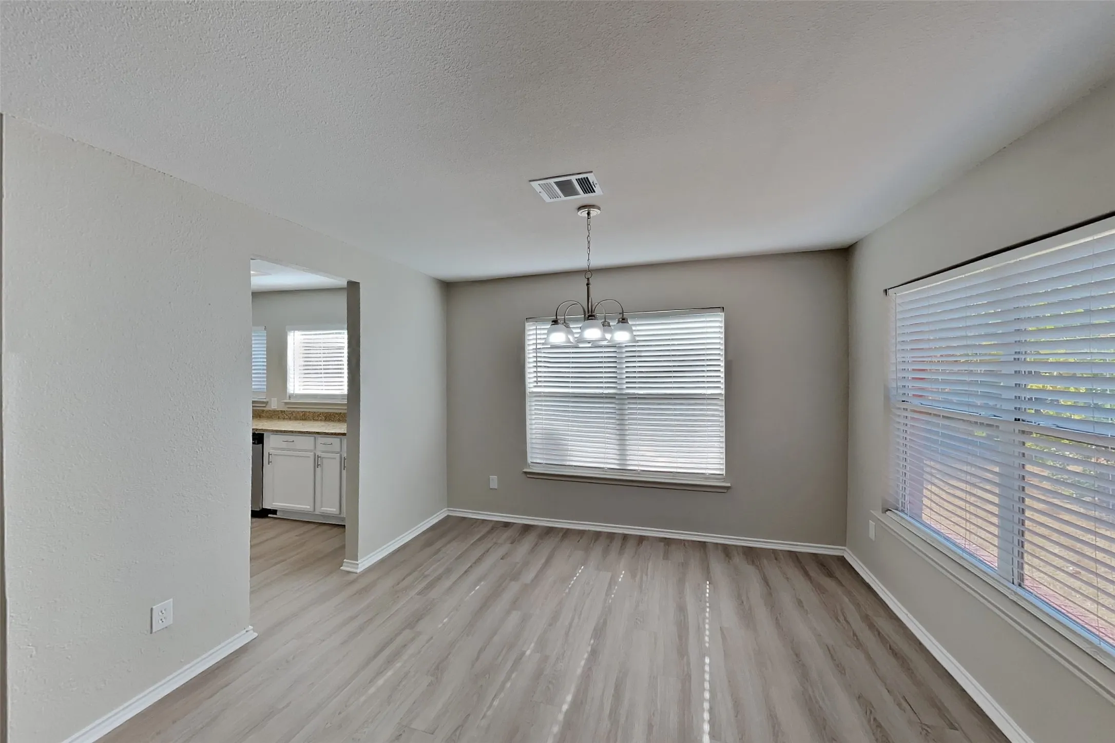 Single Family Residence For Rent in Denton County , 2031 Yellowstone Lane, Corinth, Texas 76210, 4 Bedroom, 3 Bathroom, 2 Garage spaces, 2,135 Sqft, built in 1998, mls#21395917, Real Estate Agent in Corinth, Homes For Rent in Denton county, Homes For Rent in Corinth, Realtor in Corinth Texas, Real Estate Brokerage Independent Realty Texas, Luminita Cordes Realtor