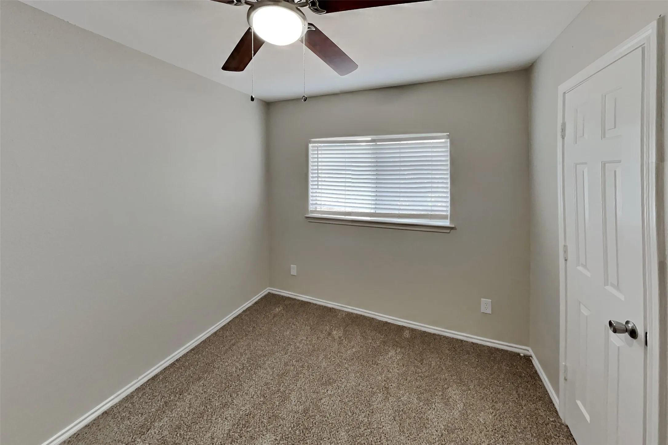 Single Family Residence For Rent in Denton County , 2031 Yellowstone Lane, Corinth, Texas 76210, 4 Bedroom, 3 Bathroom, 2 Garage spaces, 2,135 Sqft, built in 1998, mls#21395917, Real Estate Agent in Corinth, Homes For Rent in Denton county, Homes For Rent in Corinth, Realtor in Corinth Texas, Real Estate Brokerage Independent Realty Texas, Luminita Cordes Realtor