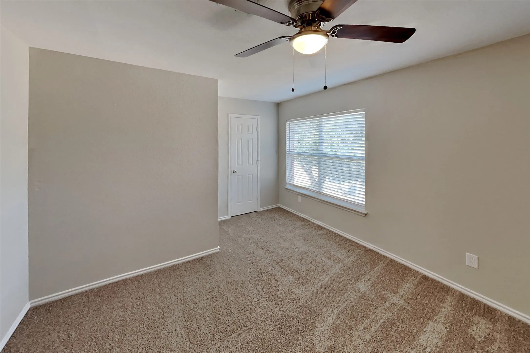 Single Family Residence For Rent in Denton County , 2031 Yellowstone Lane, Corinth, Texas 76210, 4 Bedroom, 3 Bathroom, 2 Garage spaces, 2,135 Sqft, built in 1998, mls#21395917, Real Estate Agent in Corinth, Homes For Rent in Denton county, Homes For Rent in Corinth, Realtor in Corinth Texas, Real Estate Brokerage Independent Realty Texas, Luminita Cordes Realtor
