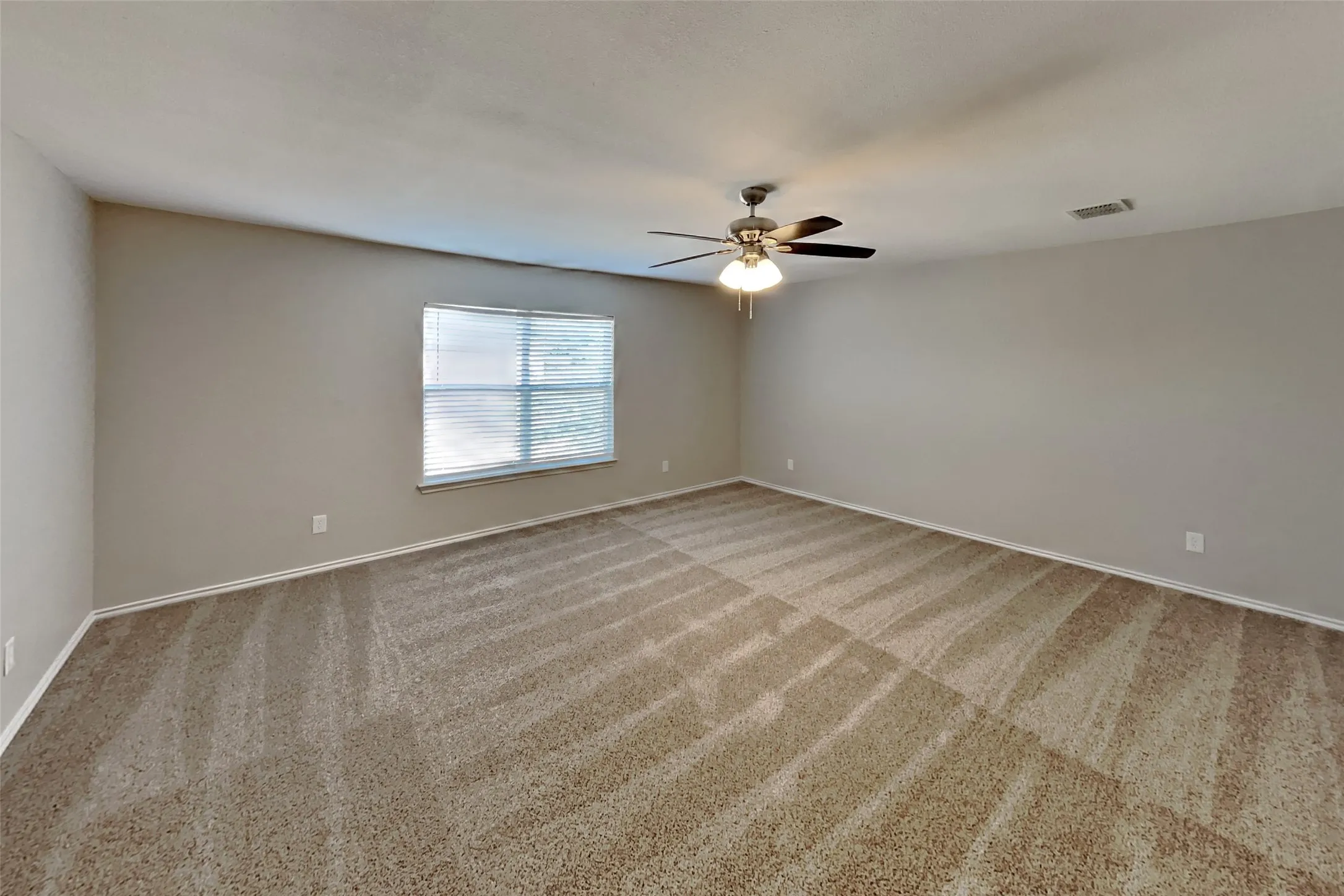 Single Family Residence For Rent in Denton County , 2031 Yellowstone Lane, Corinth, Texas 76210, 4 Bedroom, 3 Bathroom, 2 Garage spaces, 2,135 Sqft, built in 1998, mls#21395917, Real Estate Agent in Corinth, Homes For Rent in Denton county, Homes For Rent in Corinth, Realtor in Corinth Texas, Real Estate Brokerage Independent Realty Texas, Luminita Cordes Realtor