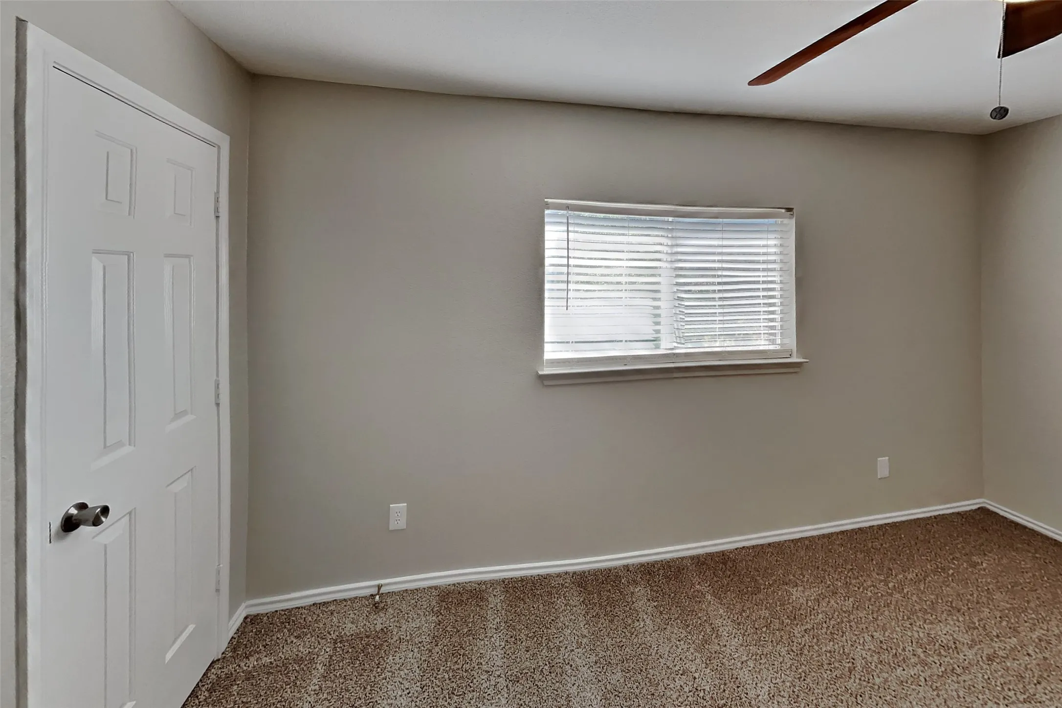 Single Family Residence For Rent in Denton County , 2031 Yellowstone Lane, Corinth, Texas 76210, 4 Bedroom, 3 Bathroom, 2 Garage spaces, 2,135 Sqft, built in 1998, mls#21395917, Real Estate Agent in Corinth, Homes For Rent in Denton county, Homes For Rent in Corinth, Realtor in Corinth Texas, Real Estate Brokerage Independent Realty Texas, Luminita Cordes Realtor