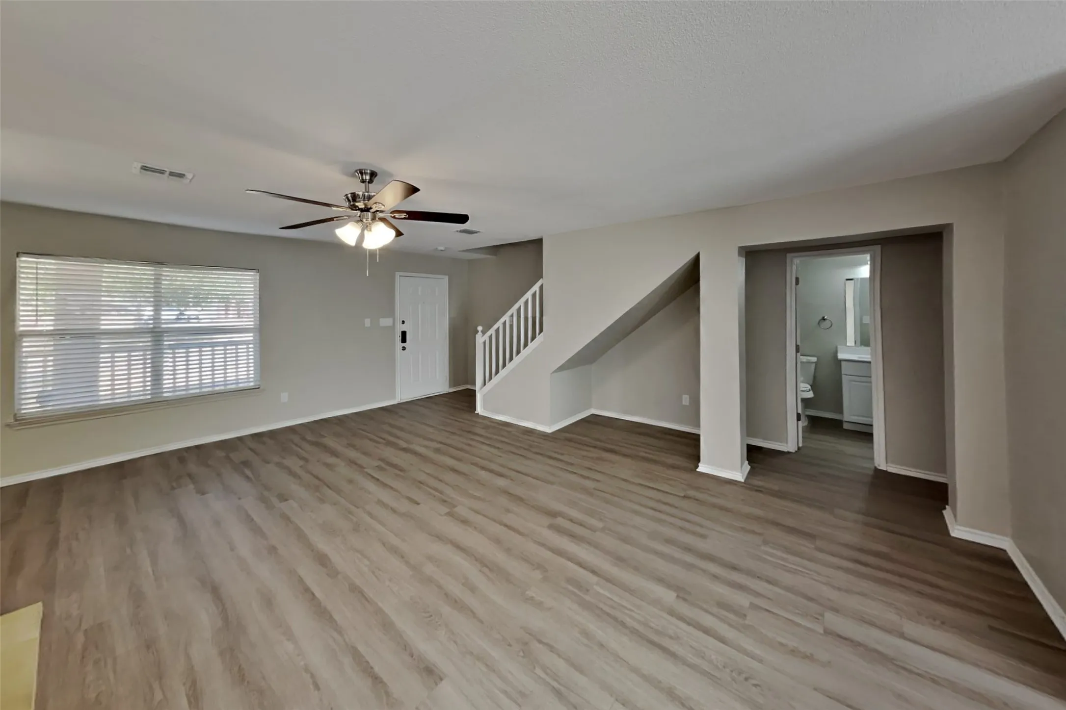 Single Family Residence For Rent in Denton County , 2031 Yellowstone Lane, Corinth, Texas 76210, 4 Bedroom, 3 Bathroom, 2 Garage spaces, 2,135 Sqft, built in 1998, mls#21395917, Real Estate Agent in Corinth, Homes For Rent in Denton county, Homes For Rent in Corinth, Realtor in Corinth Texas, Real Estate Brokerage Independent Realty Texas, Luminita Cordes Realtor