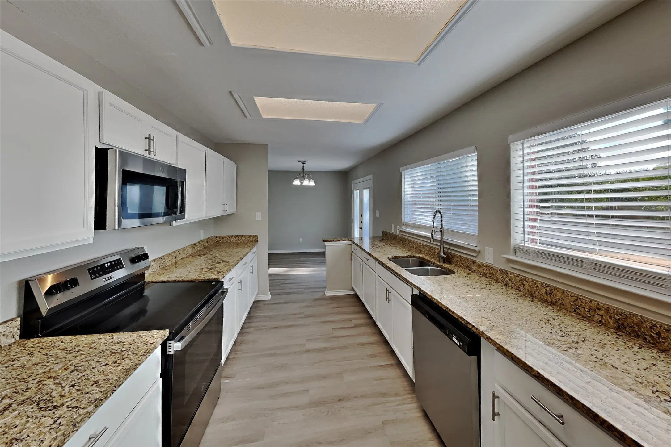 Single Family Residence For Rent in Denton County , 2031 Yellowstone Lane, Corinth, Texas 76210, 4 Bedroom, 3 Bathroom, 2 Garage spaces, 2,135 Sqft, built in 1998, mls#21395917, Real Estate Agent in Corinth, Homes For Rent in Denton county, Homes For Rent in Corinth, Realtor in Corinth Texas, Real Estate Brokerage Independent Realty Texas, Luminita Cordes Realtor