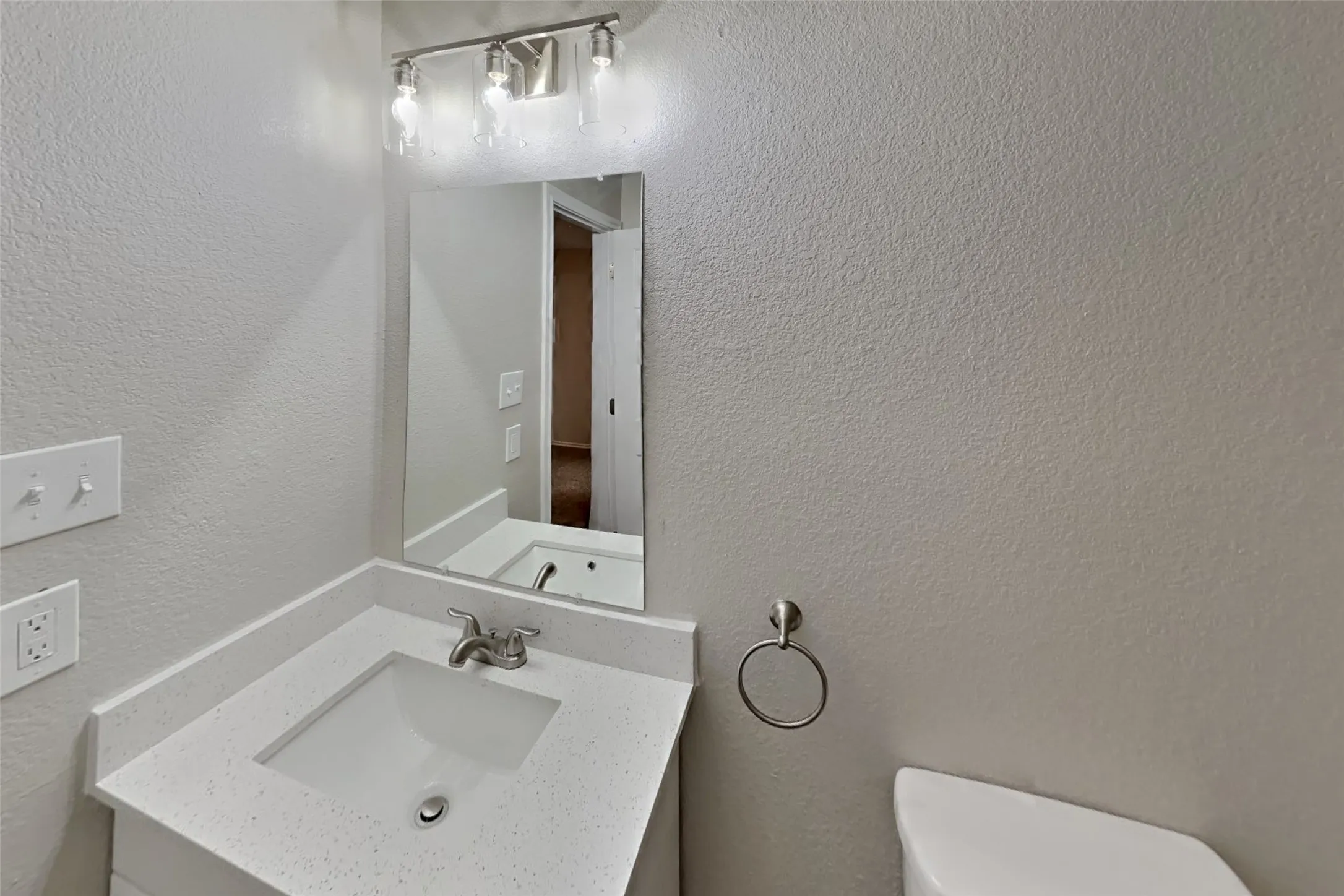 Single Family Residence For Rent in Denton County , 2031 Yellowstone Lane, Corinth, Texas 76210, 4 Bedroom, 3 Bathroom, 2 Garage spaces, 2,135 Sqft, built in 1998, mls#21395917, Real Estate Agent in Corinth, Homes For Rent in Denton county, Homes For Rent in Corinth, Realtor in Corinth Texas, Real Estate Brokerage Independent Realty Texas, Luminita Cordes Realtor