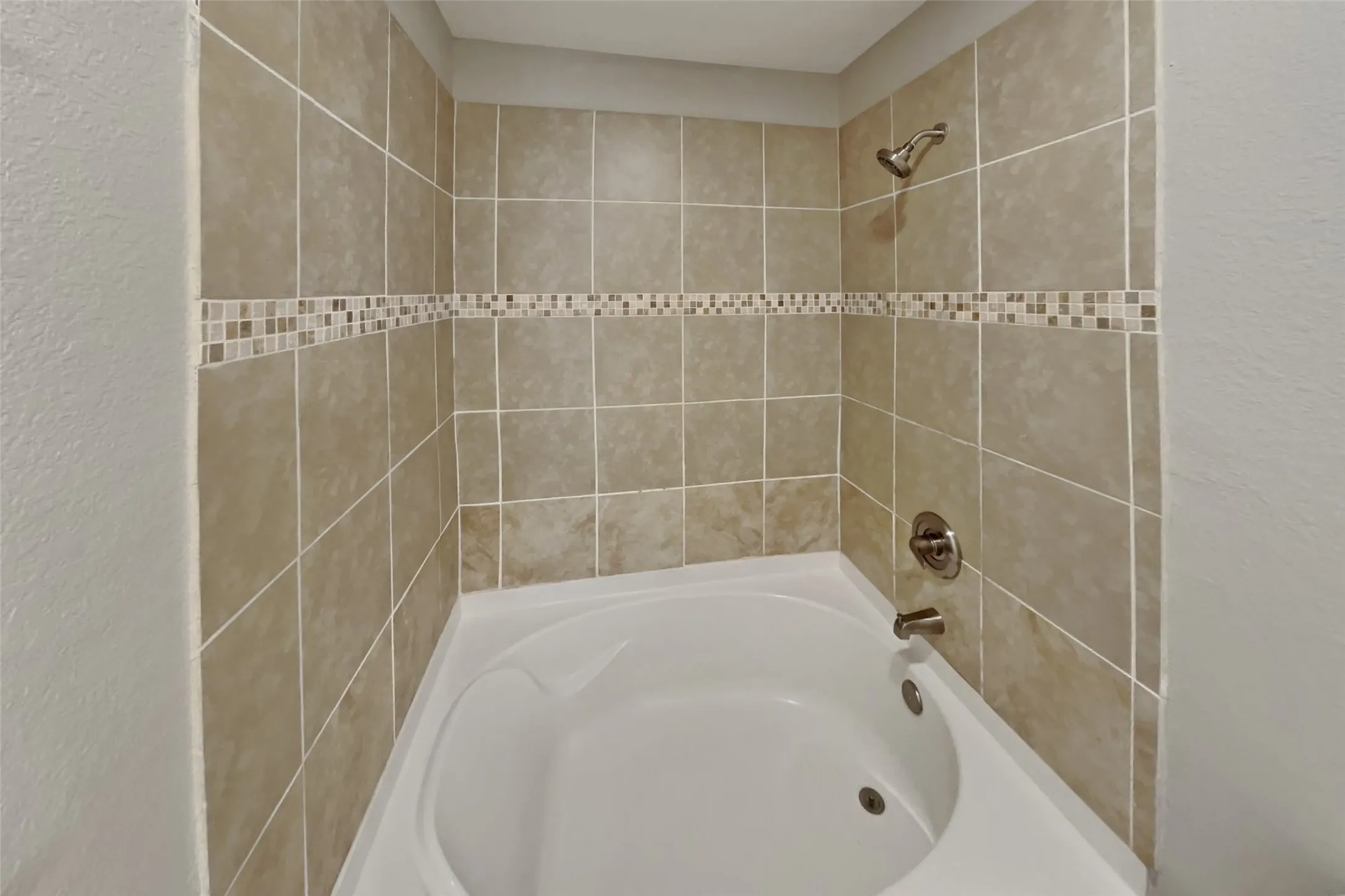 Single Family Residence For Rent in Denton County , 2031 Yellowstone Lane, Corinth, Texas 76210, 4 Bedroom, 3 Bathroom, 2 Garage spaces, 2,135 Sqft, built in 1998, mls#21395917, Real Estate Agent in Corinth, Homes For Rent in Denton county, Homes For Rent in Corinth, Realtor in Corinth Texas, Real Estate Brokerage Independent Realty Texas, Luminita Cordes Realtor
