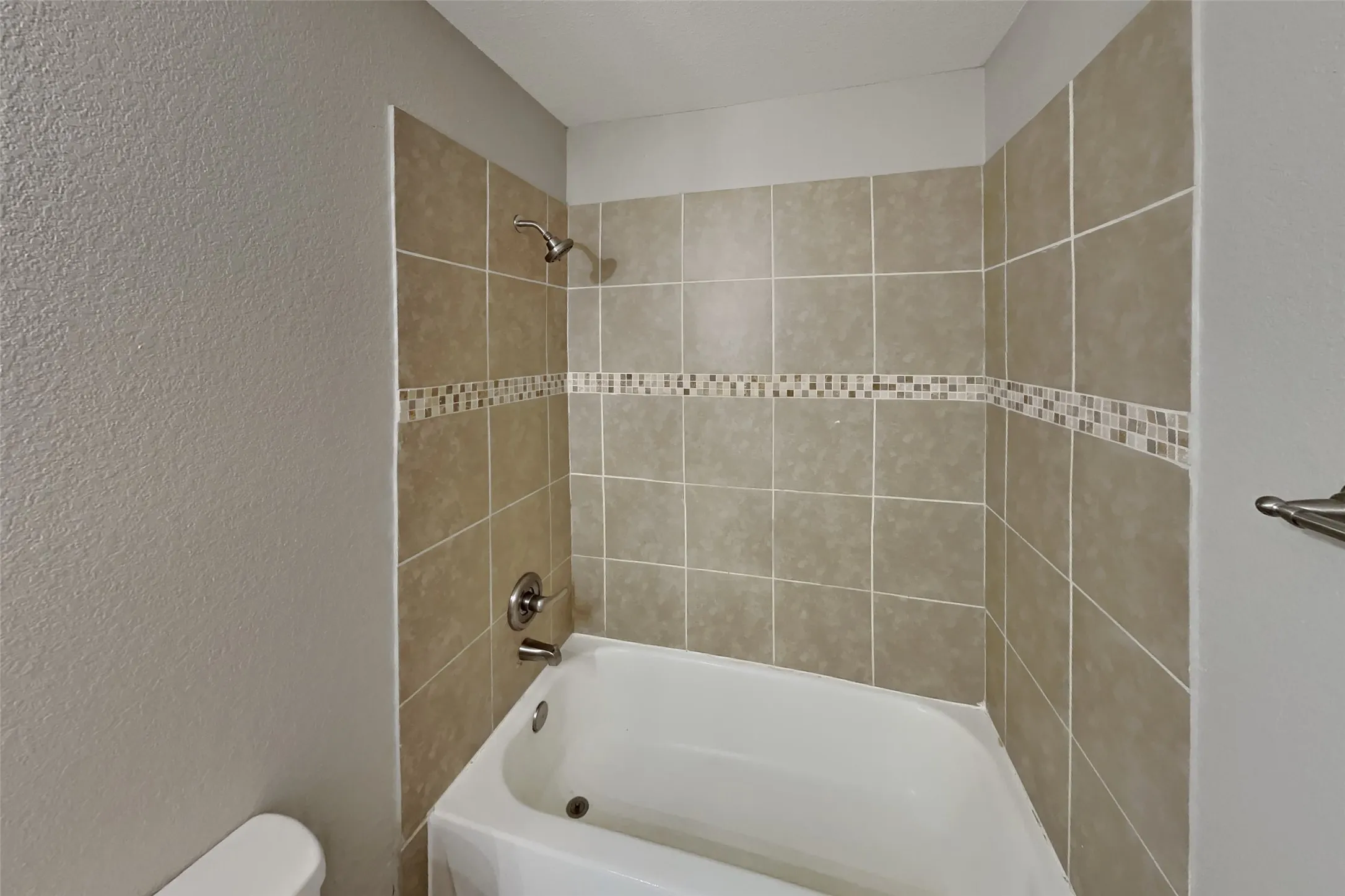 Single Family Residence For Rent in Denton County , 2031 Yellowstone Lane, Corinth, Texas 76210, 4 Bedroom, 3 Bathroom, 2 Garage spaces, 2,135 Sqft, built in 1998, mls#21395917, Real Estate Agent in Corinth, Homes For Rent in Denton county, Homes For Rent in Corinth, Realtor in Corinth Texas, Real Estate Brokerage Independent Realty Texas, Luminita Cordes Realtor