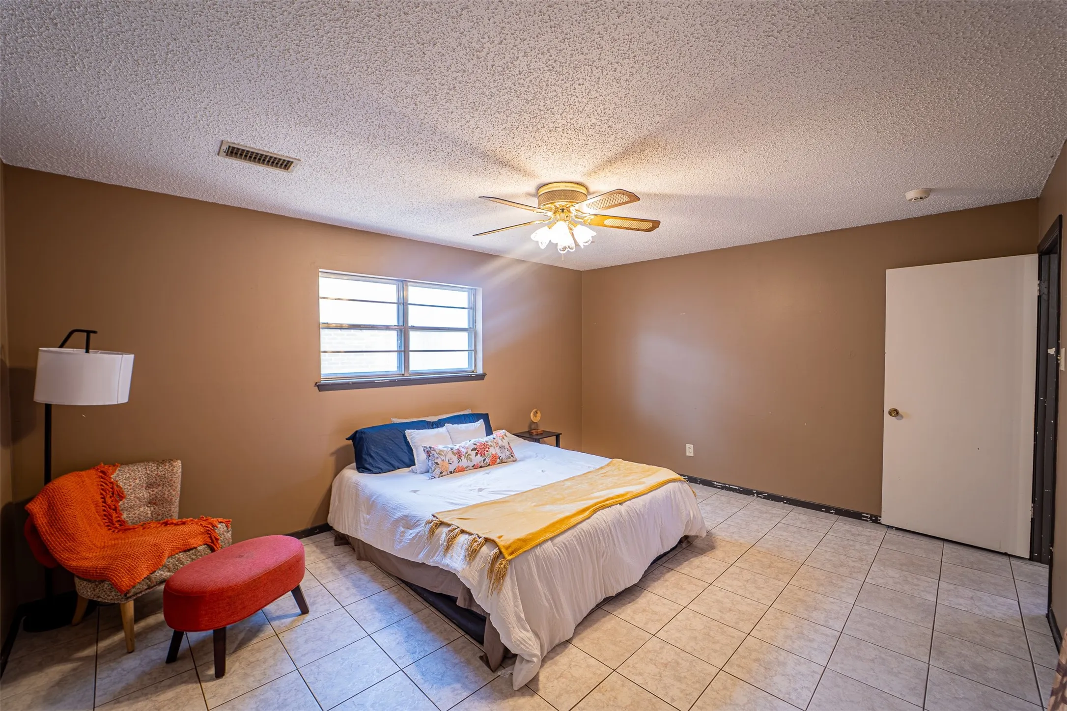 Single Family Residence For Sale in Taylor County , 910 Meander Street, Abilene, Texas 79602, 3 Bedroom, 2 Bathroom, 2 Garage spaces, 1,754 Sqft, built in 1974, mls#21387347, Real Estate Agent in Abilene, Homes For Sale in Taylor county, Homes For Sale in Abilene, Realtor in Abilene Texas, Real Estate Brokerage Independent Realty Texas, Luminita Cordes Realtor