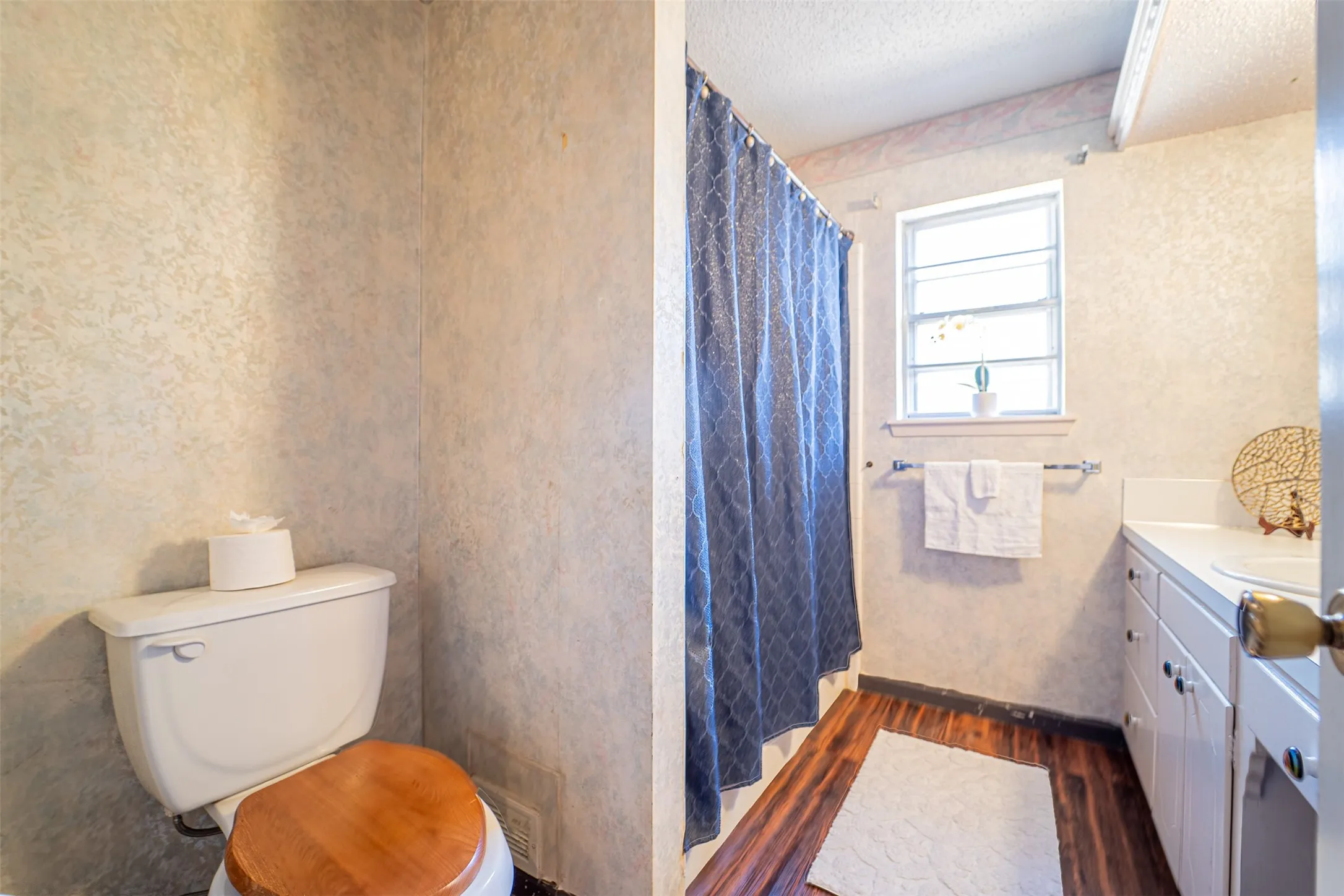 Single Family Residence For Sale in Taylor County , 910 Meander Street, Abilene, Texas 79602, 3 Bedroom, 2 Bathroom, 2 Garage spaces, 1,754 Sqft, built in 1974, mls#21387347, Real Estate Agent in Abilene, Homes For Sale in Taylor county, Homes For Sale in Abilene, Realtor in Abilene Texas, Real Estate Brokerage Independent Realty Texas, Luminita Cordes Realtor