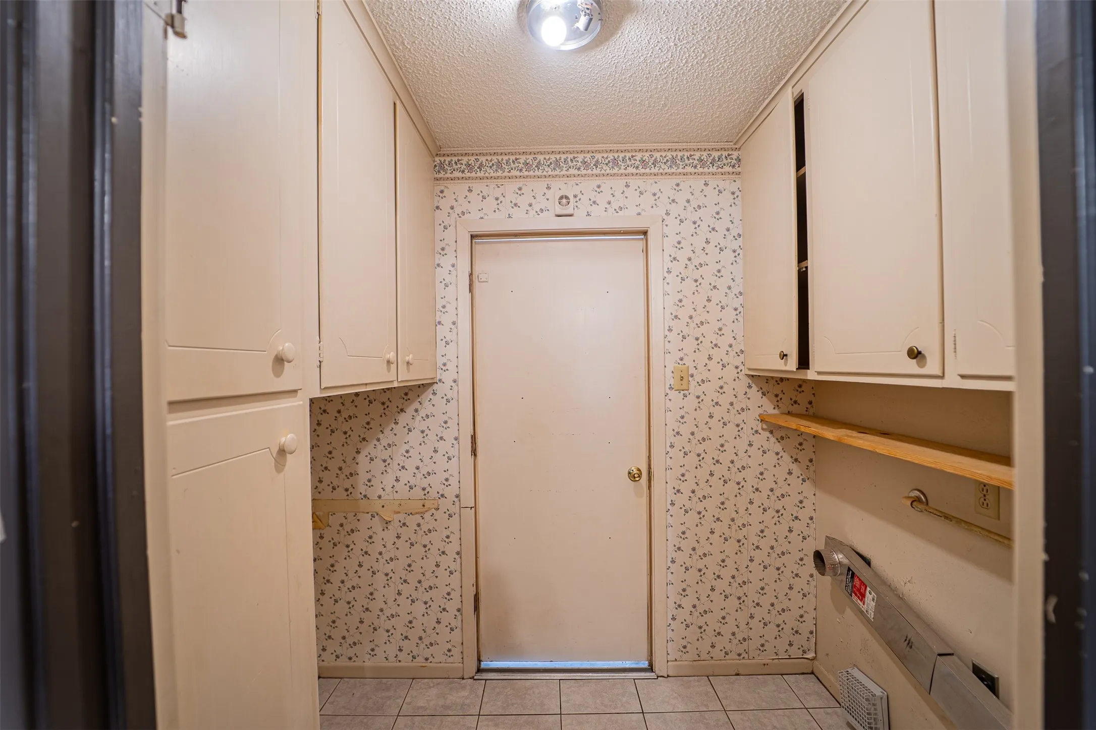 Single Family Residence For Sale in Taylor County , 910 Meander Street, Abilene, Texas 79602, 3 Bedroom, 2 Bathroom, 2 Garage spaces, 1,754 Sqft, built in 1974, mls#21387347, Real Estate Agent in Abilene, Homes For Sale in Taylor county, Homes For Sale in Abilene, Realtor in Abilene Texas, Real Estate Brokerage Independent Realty Texas, Luminita Cordes Realtor