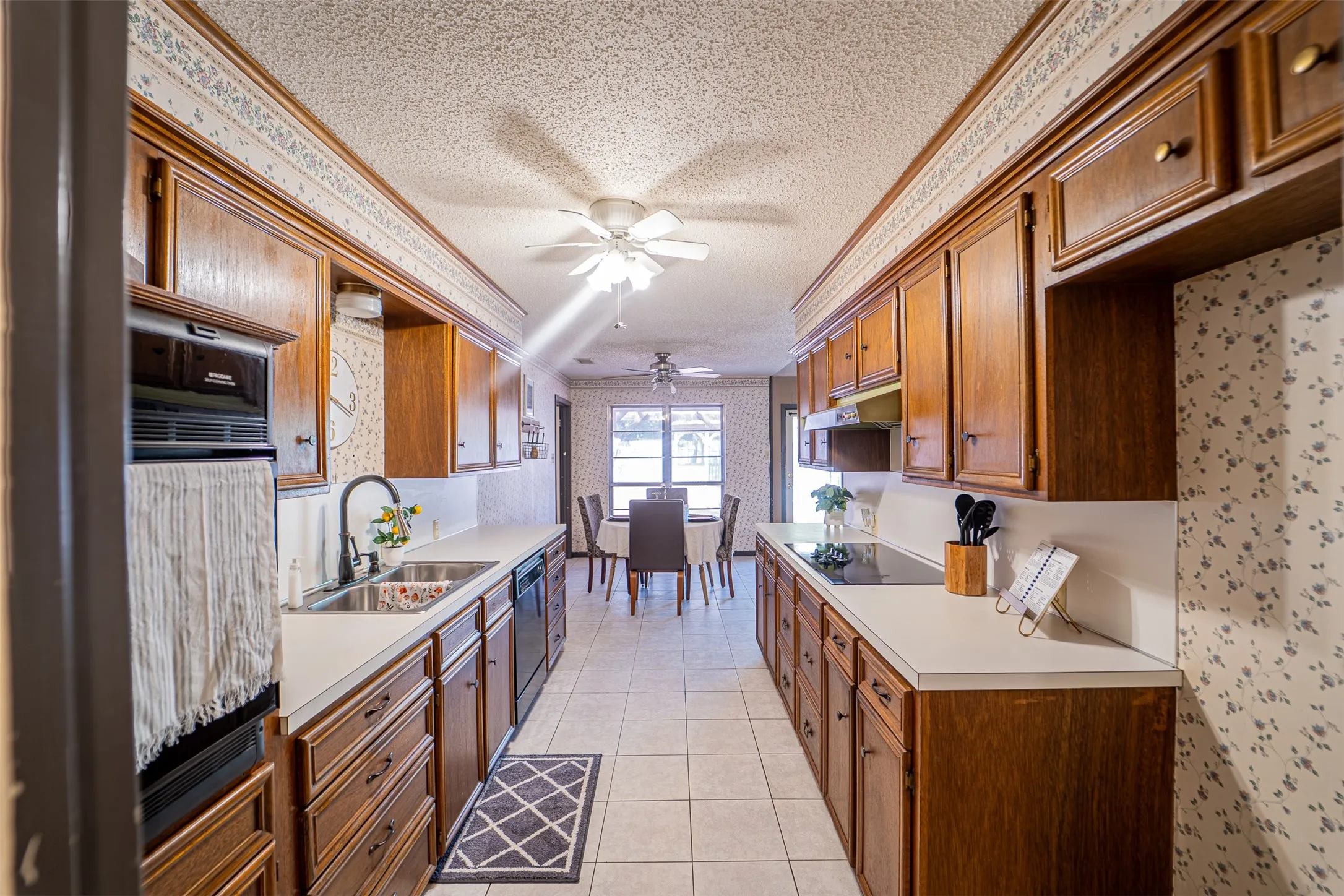 Single Family Residence For Sale in Taylor County , 910 Meander Street, Abilene, Texas 79602, 3 Bedroom, 2 Bathroom, 2 Garage spaces, 1,754 Sqft, built in 1974, mls#21387347, Real Estate Agent in Abilene, Homes For Sale in Taylor county, Homes For Sale in Abilene, Realtor in Abilene Texas, Real Estate Brokerage Independent Realty Texas, Luminita Cordes Realtor
