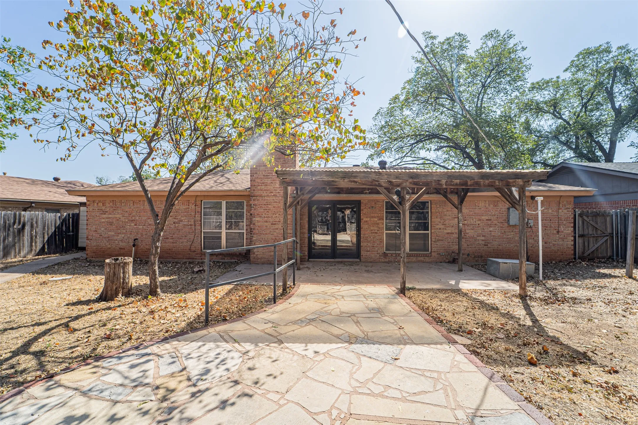 Single Family Residence For Sale in Taylor County , 910 Meander Street, Abilene, Texas 79602, 3 Bedroom, 2 Bathroom, 2 Garage spaces, 1,754 Sqft, built in 1974, mls#21387347, Real Estate Agent in Abilene, Homes For Sale in Taylor county, Homes For Sale in Abilene, Realtor in Abilene Texas, Real Estate Brokerage Independent Realty Texas, Luminita Cordes Realtor