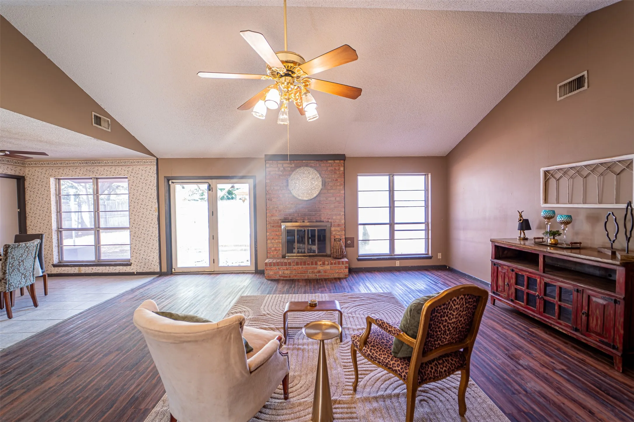 Single Family Residence For Sale in Taylor County , 910 Meander Street, Abilene, Texas 79602, 3 Bedroom, 2 Bathroom, 2 Garage spaces, 1,754 Sqft, built in 1974, mls#21387347, Real Estate Agent in Abilene, Homes For Sale in Taylor county, Homes For Sale in Abilene, Realtor in Abilene Texas, Real Estate Brokerage Independent Realty Texas, Luminita Cordes Realtor