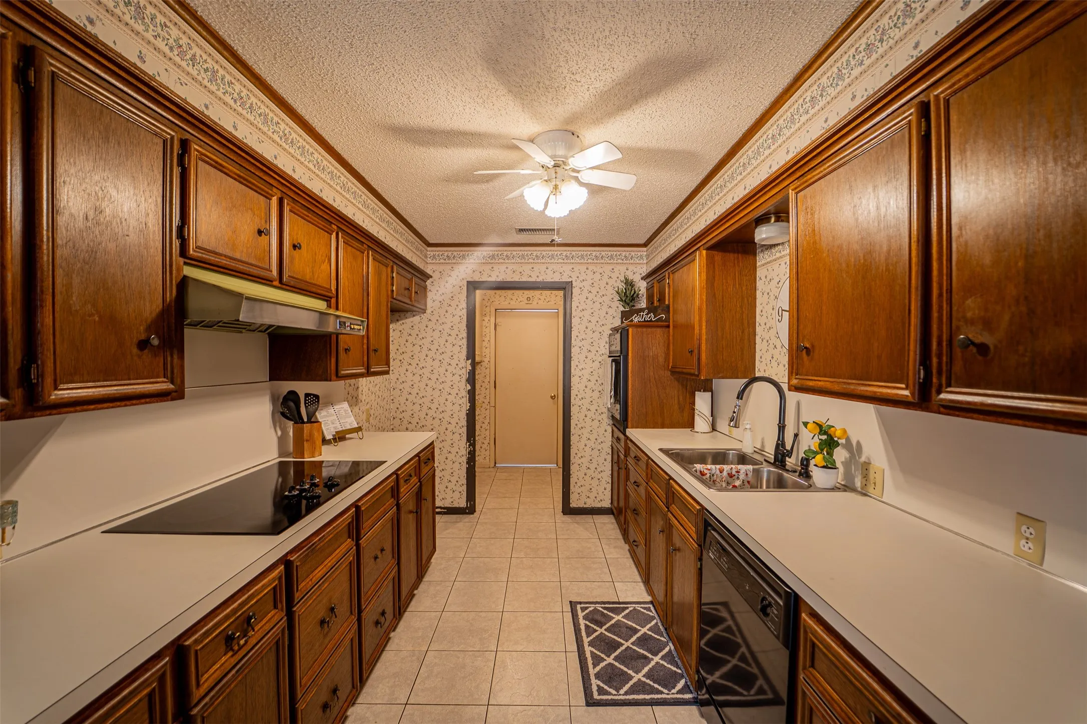 Single Family Residence For Sale in Taylor County , 910 Meander Street, Abilene, Texas 79602, 3 Bedroom, 2 Bathroom, 2 Garage spaces, 1,754 Sqft, built in 1974, mls#21387347, Real Estate Agent in Abilene, Homes For Sale in Taylor county, Homes For Sale in Abilene, Realtor in Abilene Texas, Real Estate Brokerage Independent Realty Texas, Luminita Cordes Realtor