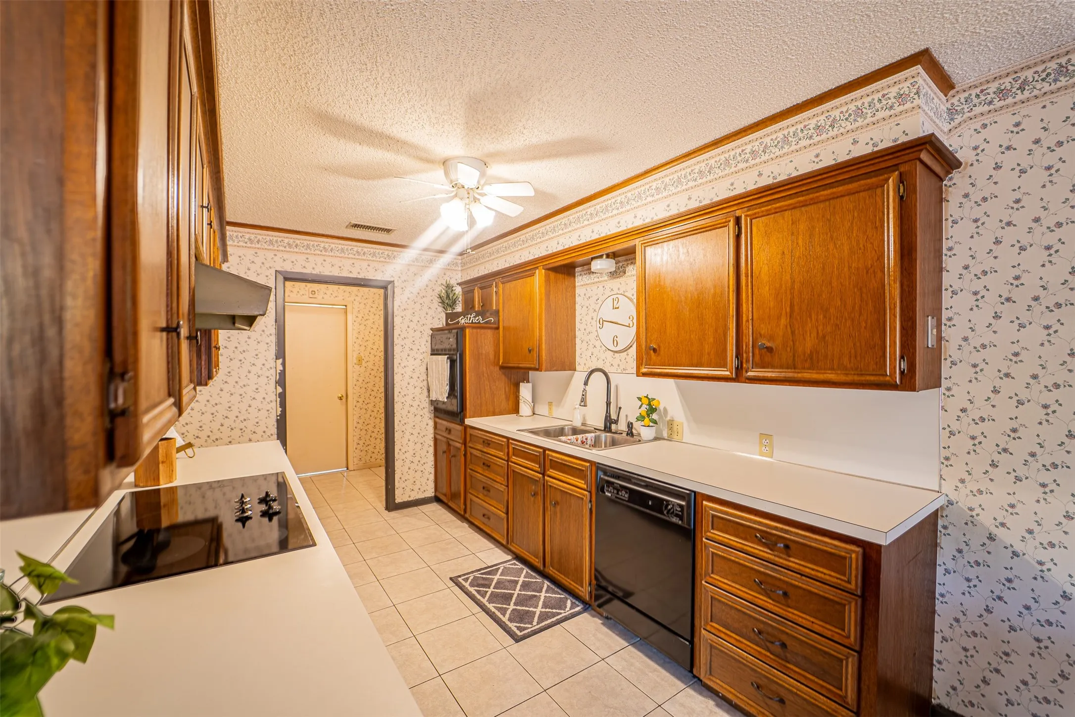 Single Family Residence For Sale in Taylor County , 910 Meander Street, Abilene, Texas 79602, 3 Bedroom, 2 Bathroom, 2 Garage spaces, 1,754 Sqft, built in 1974, mls#21387347, Real Estate Agent in Abilene, Homes For Sale in Taylor county, Homes For Sale in Abilene, Realtor in Abilene Texas, Real Estate Brokerage Independent Realty Texas, Luminita Cordes Realtor