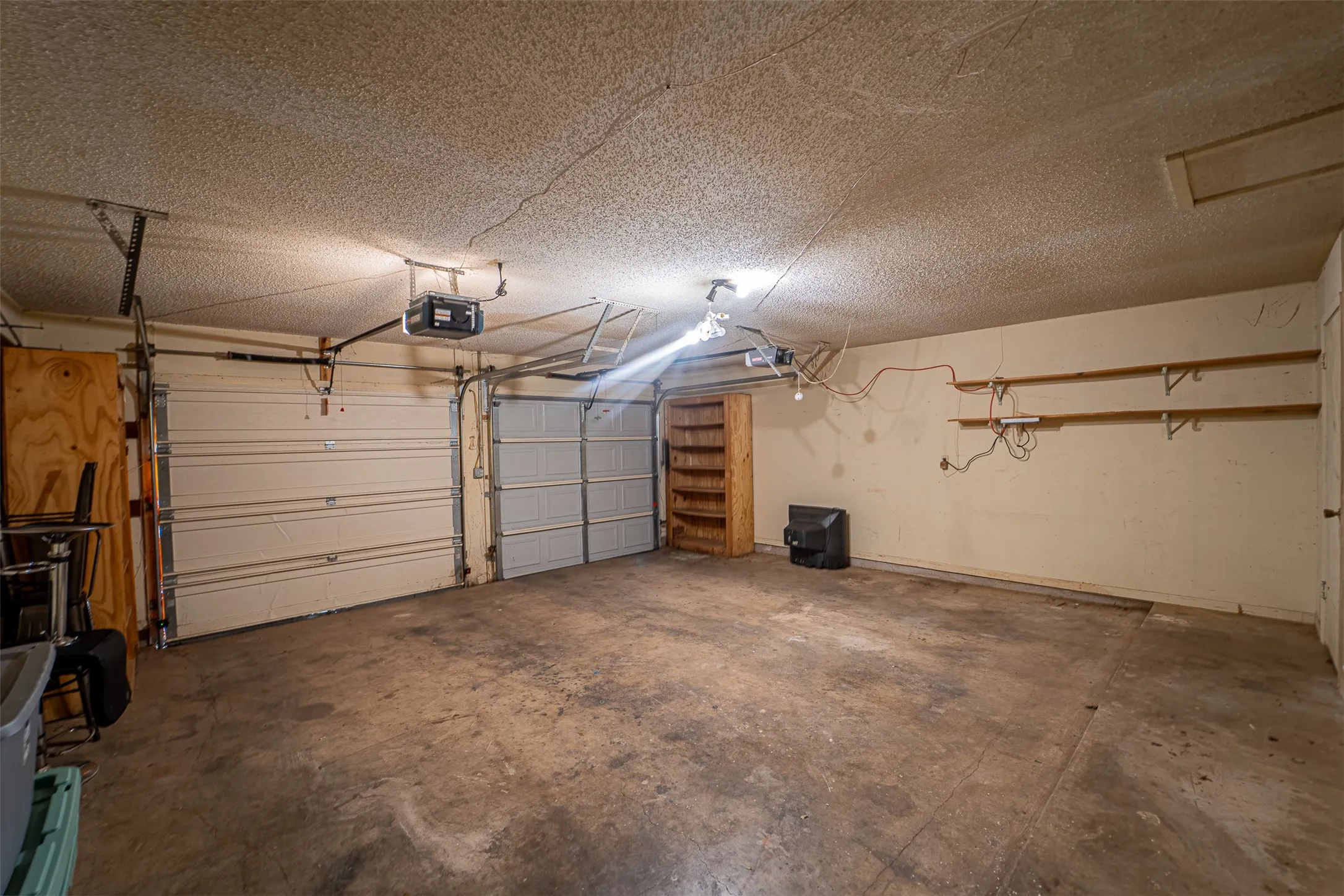Single Family Residence For Sale in Taylor County , 910 Meander Street, Abilene, Texas 79602, 3 Bedroom, 2 Bathroom, 2 Garage spaces, 1,754 Sqft, built in 1974, mls#21387347, Real Estate Agent in Abilene, Homes For Sale in Taylor county, Homes For Sale in Abilene, Realtor in Abilene Texas, Real Estate Brokerage Independent Realty Texas, Luminita Cordes Realtor