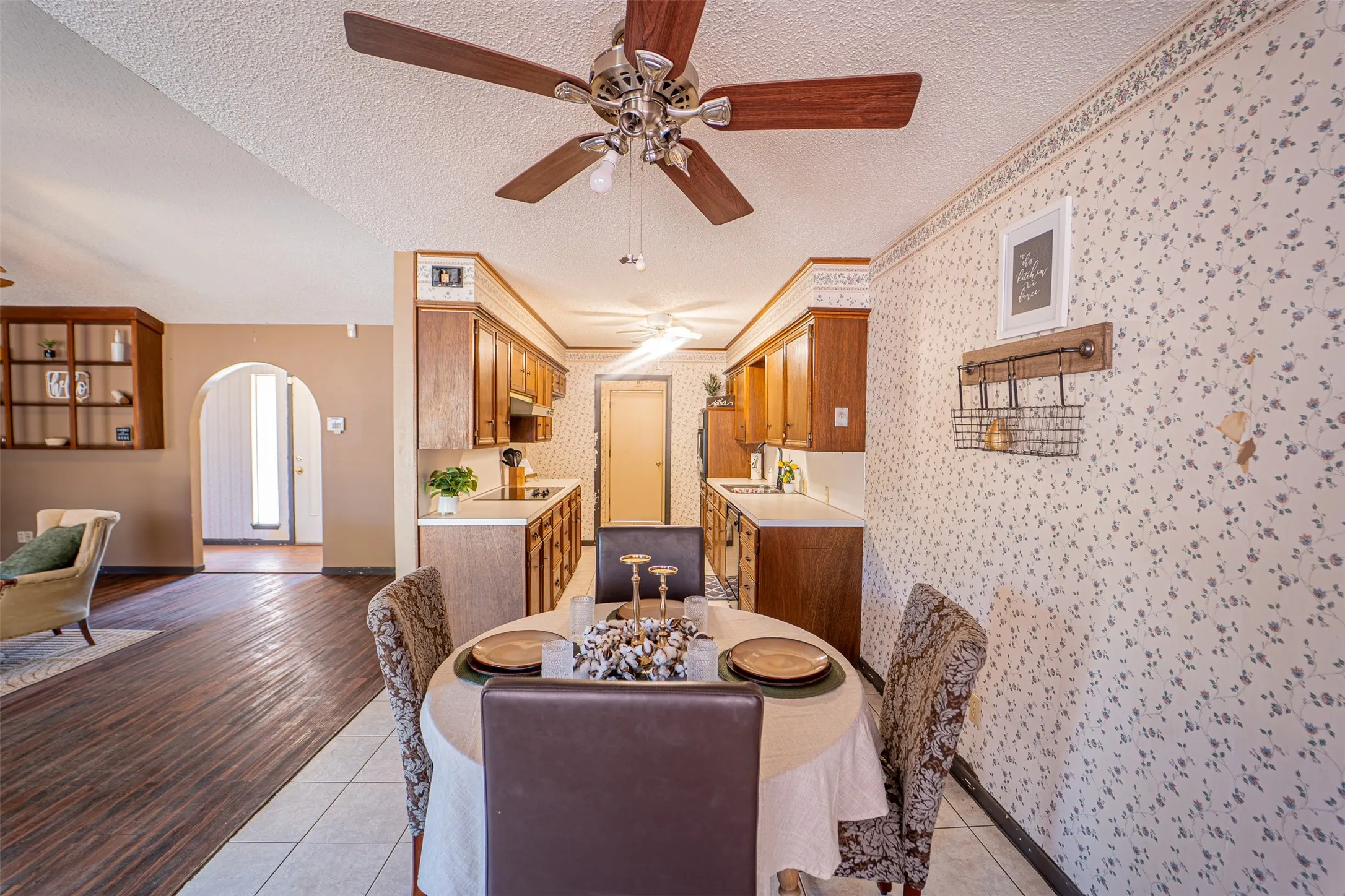 Single Family Residence For Sale in Taylor County , 910 Meander Street, Abilene, Texas 79602, 3 Bedroom, 2 Bathroom, 2 Garage spaces, 1,754 Sqft, built in 1974, mls#21387347, Real Estate Agent in Abilene, Homes For Sale in Taylor county, Homes For Sale in Abilene, Realtor in Abilene Texas, Real Estate Brokerage Independent Realty Texas, Luminita Cordes Realtor