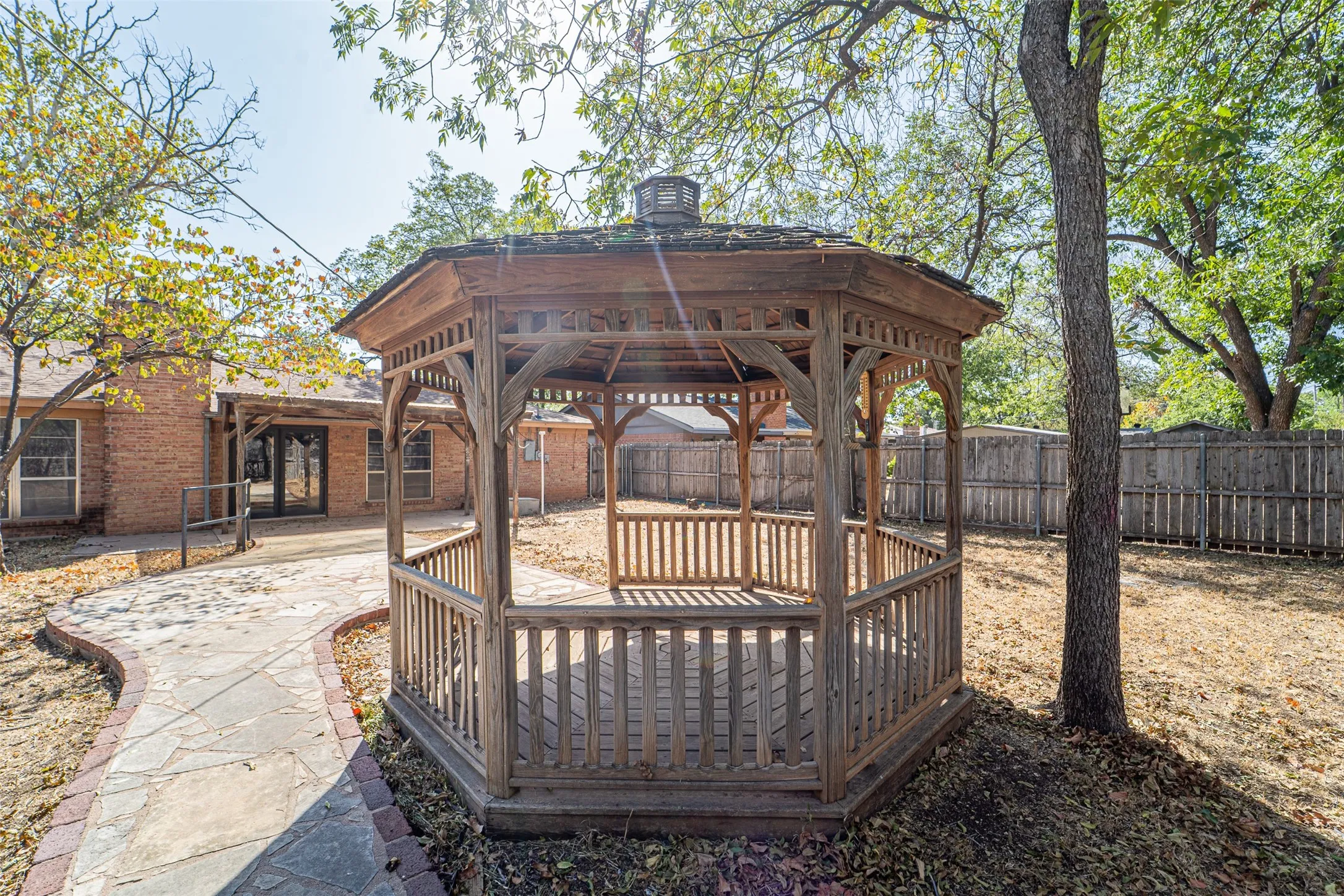 Single Family Residence For Sale in Taylor County , 910 Meander Street, Abilene, Texas 79602, 3 Bedroom, 2 Bathroom, 2 Garage spaces, 1,754 Sqft, built in 1974, mls#21387347, Real Estate Agent in Abilene, Homes For Sale in Taylor county, Homes For Sale in Abilene, Realtor in Abilene Texas, Real Estate Brokerage Independent Realty Texas, Luminita Cordes Realtor