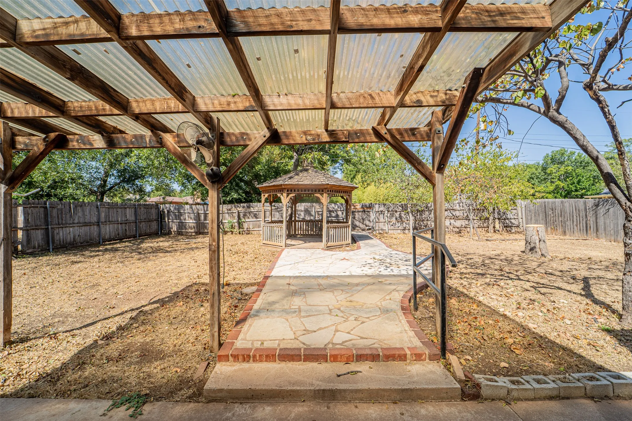 Single Family Residence For Sale in Taylor County , 910 Meander Street, Abilene, Texas 79602, 3 Bedroom, 2 Bathroom, 2 Garage spaces, 1,754 Sqft, built in 1974, mls#21387347, Real Estate Agent in Abilene, Homes For Sale in Taylor county, Homes For Sale in Abilene, Realtor in Abilene Texas, Real Estate Brokerage Independent Realty Texas, Luminita Cordes Realtor
