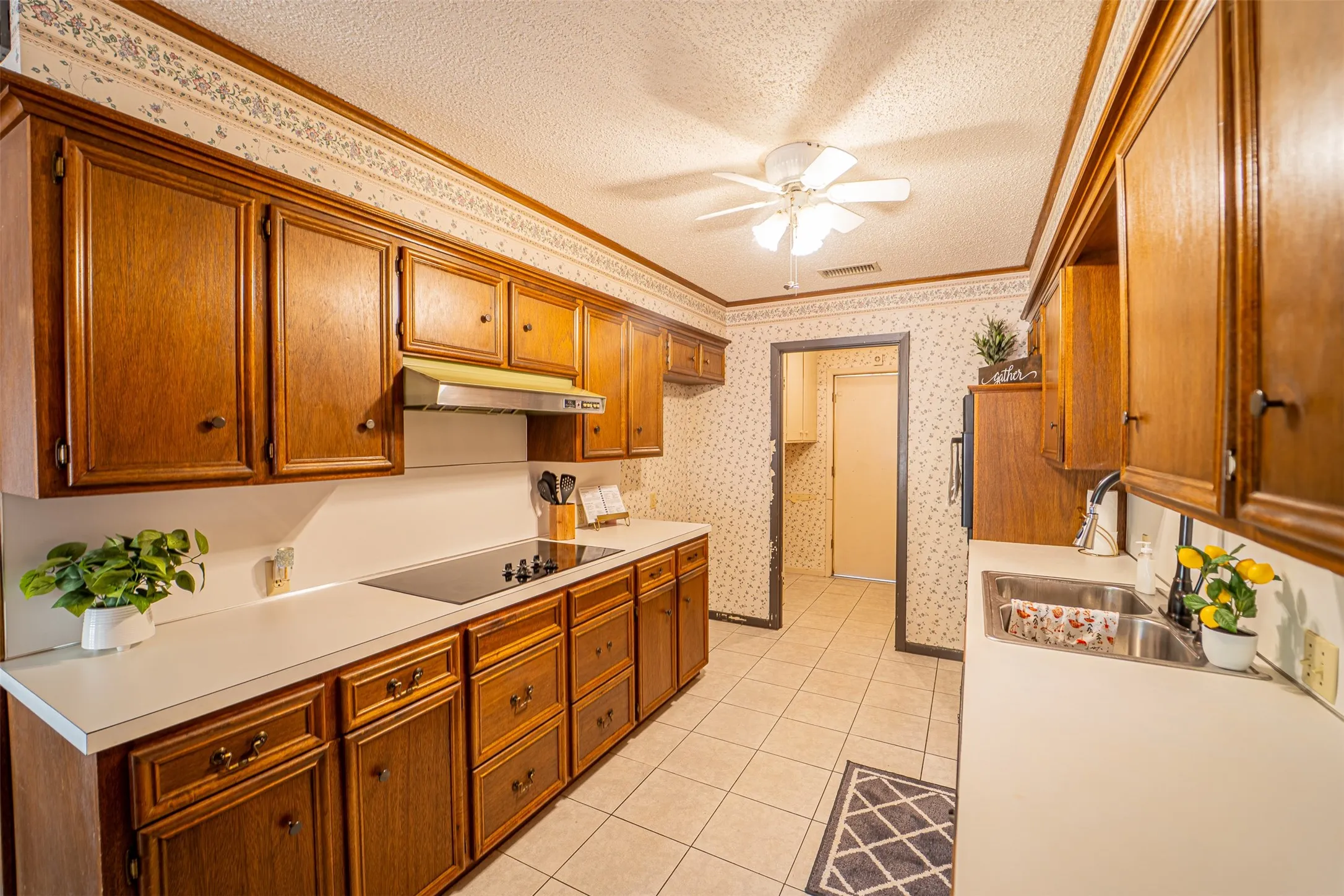 Single Family Residence For Sale in Taylor County , 910 Meander Street, Abilene, Texas 79602, 3 Bedroom, 2 Bathroom, 2 Garage spaces, 1,754 Sqft, built in 1974, mls#21387347, Real Estate Agent in Abilene, Homes For Sale in Taylor county, Homes For Sale in Abilene, Realtor in Abilene Texas, Real Estate Brokerage Independent Realty Texas, Luminita Cordes Realtor