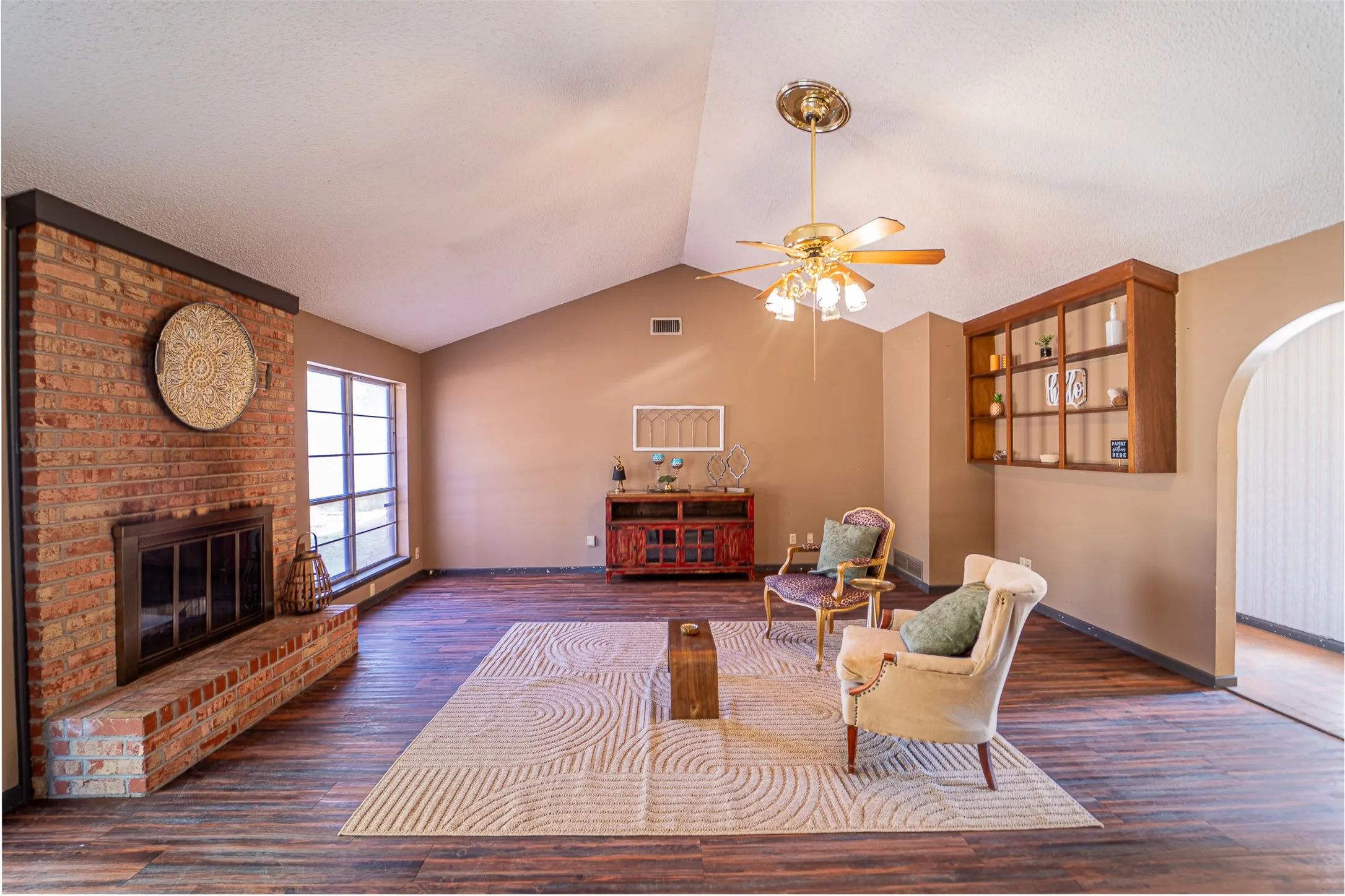 Single Family Residence For Sale in Taylor County , 910 Meander Street, Abilene, Texas 79602, 3 Bedroom, 2 Bathroom, 2 Garage spaces, 1,754 Sqft, built in 1974, mls#21387347, Real Estate Agent in Abilene, Homes For Sale in Taylor county, Homes For Sale in Abilene, Realtor in Abilene Texas, Real Estate Brokerage Independent Realty Texas, Luminita Cordes Realtor
