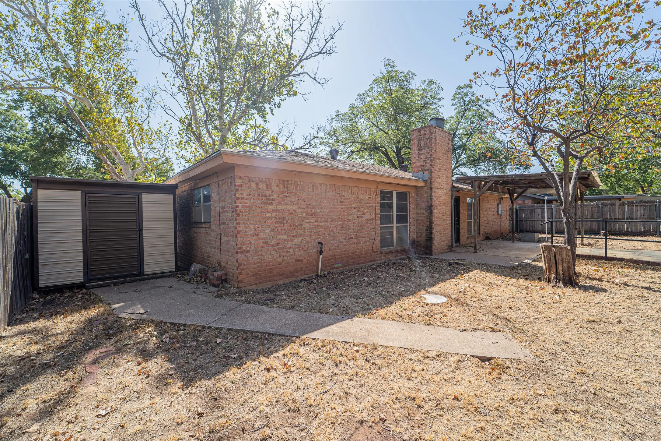Single Family Residence For Sale in Taylor County , 910 Meander Street, Abilene, Texas 79602, 3 Bedroom, 2 Bathroom, 2 Garage spaces, 1,754 Sqft, built in 1974, mls#21387347, Real Estate Agent in Abilene, Homes For Sale in Taylor county, Homes For Sale in Abilene, Realtor in Abilene Texas, Real Estate Brokerage Independent Realty Texas, Luminita Cordes Realtor