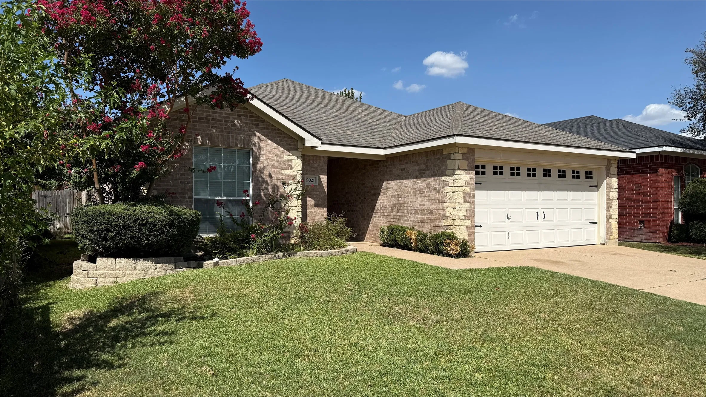 Single Family Residence For Rent in Tarrant County , 9021 Rushing River Drive, Fort Worth, Texas 76118, 3 Bedroom, 2 Bathroom, 2 Garage spaces, 1,365 Sqft, built in 2002, mls#21395923, Real Estate Agent in Fort Worth, Homes For Rent in Tarrant county, Homes For Rent in Fort Worth, Realtor in Fort Worth Texas, Real Estate Brokerage Independent Realty Texas, Luminita Cordes Realtor