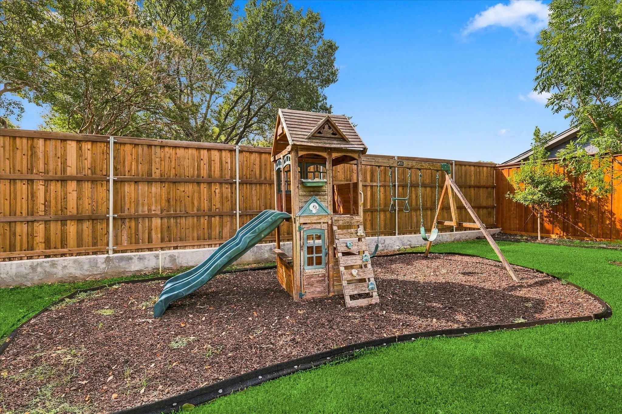 Single Family Residence For Sale in Tarrant County , 5104 Blue Sage Road, Fort Worth, Texas 76132, 4 Bedroom, 3 Bathroom, 2 Garage spaces, 2,517 Sqft, built in 1975, mls#21395042, Real Estate Agent in Fort Worth, Homes For Sale in Tarrant county, Homes For Sale in Fort Worth, Realtor in Fort Worth Texas, Real Estate Brokerage Independent Realty Texas, Luminita Cordes Realtor