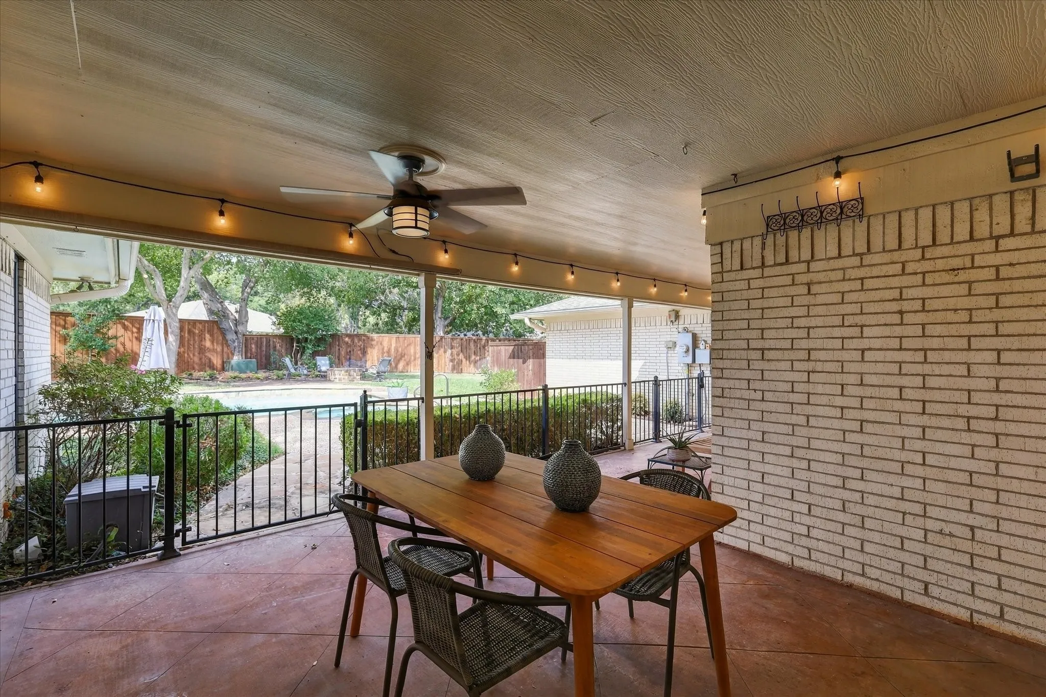 Single Family Residence For Sale in Tarrant County , 5104 Blue Sage Road, Fort Worth, Texas 76132, 4 Bedroom, 3 Bathroom, 2 Garage spaces, 2,517 Sqft, built in 1975, mls#21395042, Real Estate Agent in Fort Worth, Homes For Sale in Tarrant county, Homes For Sale in Fort Worth, Realtor in Fort Worth Texas, Real Estate Brokerage Independent Realty Texas, Luminita Cordes Realtor