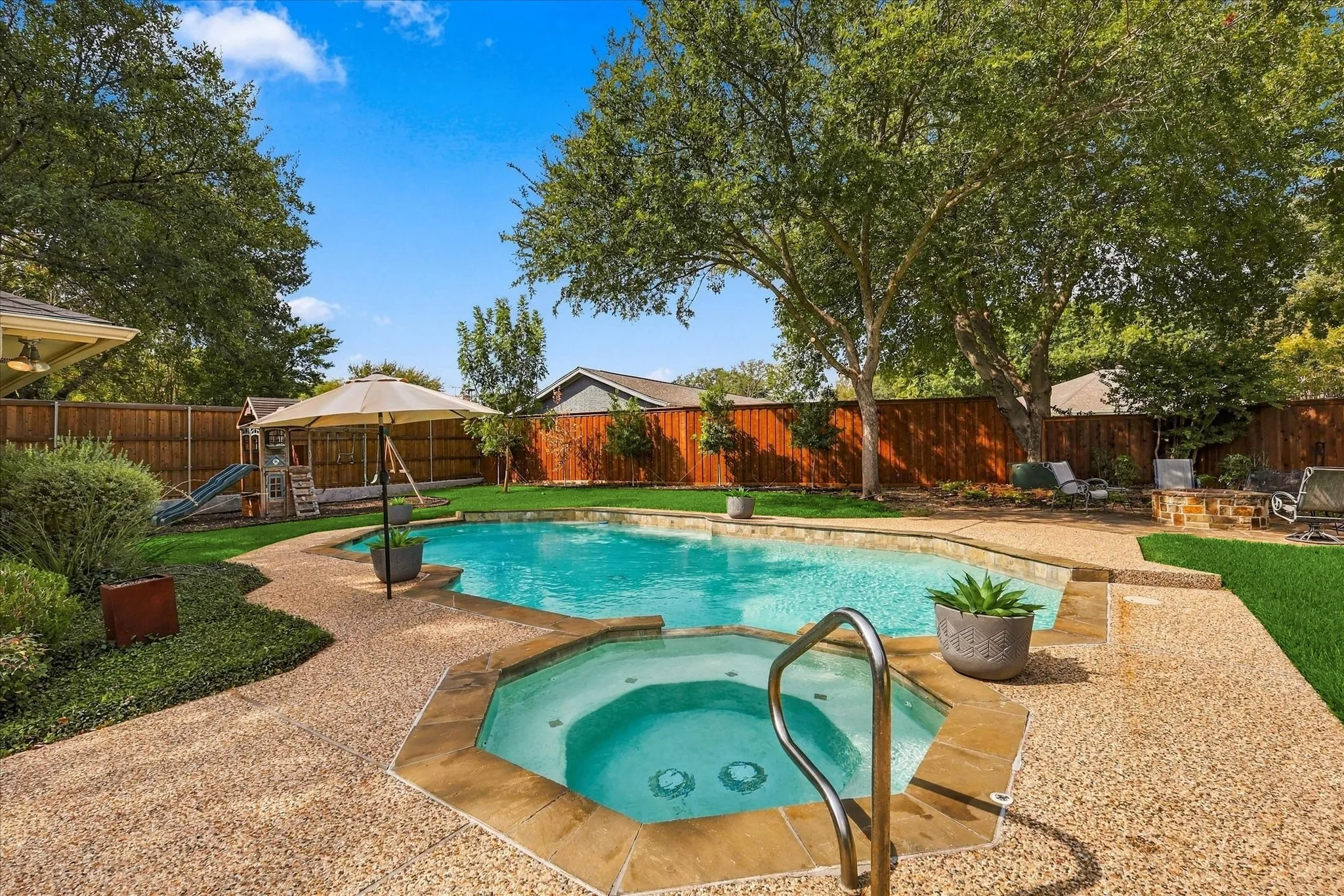 Single Family Residence For Sale in Tarrant County , 5104 Blue Sage Road, Fort Worth, Texas 76132, 4 Bedroom, 3 Bathroom, 2 Garage spaces, 2,517 Sqft, built in 1975, mls#21395042, Real Estate Agent in Fort Worth, Homes For Sale in Tarrant county, Homes For Sale in Fort Worth, Realtor in Fort Worth Texas, Real Estate Brokerage Independent Realty Texas, Luminita Cordes Realtor