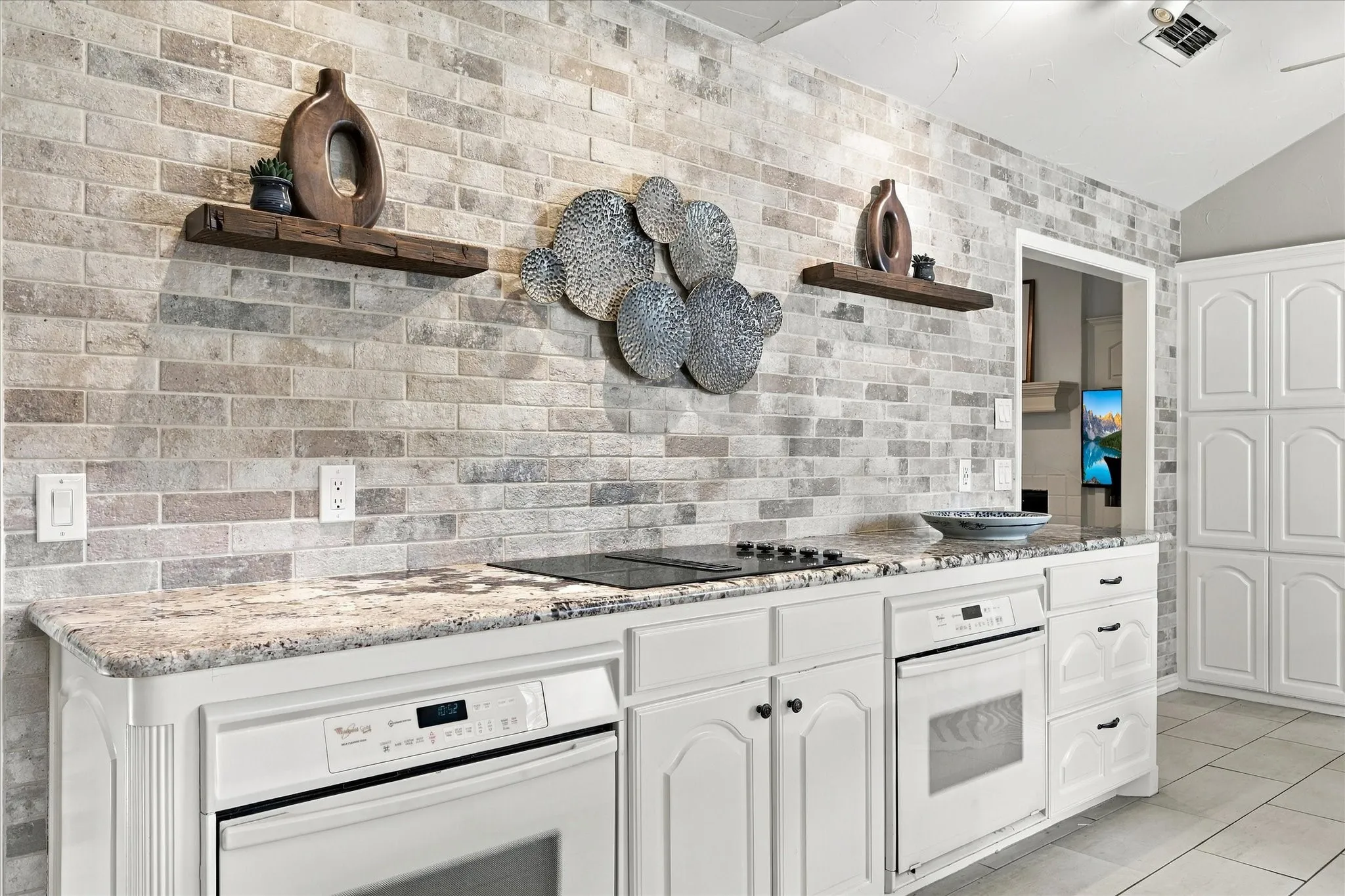 Single Family Residence For Sale in Tarrant County , 5104 Blue Sage Road, Fort Worth, Texas 76132, 4 Bedroom, 3 Bathroom, 2 Garage spaces, 2,517 Sqft, built in 1975, mls#21395042, Real Estate Agent in Fort Worth, Homes For Sale in Tarrant county, Homes For Sale in Fort Worth, Realtor in Fort Worth Texas, Real Estate Brokerage Independent Realty Texas, Luminita Cordes Realtor