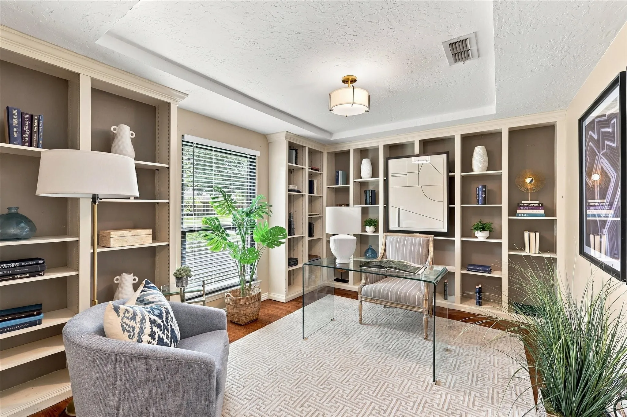 Single Family Residence For Sale in Tarrant County , 5104 Blue Sage Road, Fort Worth, Texas 76132, 4 Bedroom, 3 Bathroom, 2 Garage spaces, 2,517 Sqft, built in 1975, mls#21395042, Real Estate Agent in Fort Worth, Homes For Sale in Tarrant county, Homes For Sale in Fort Worth, Realtor in Fort Worth Texas, Real Estate Brokerage Independent Realty Texas, Luminita Cordes Realtor