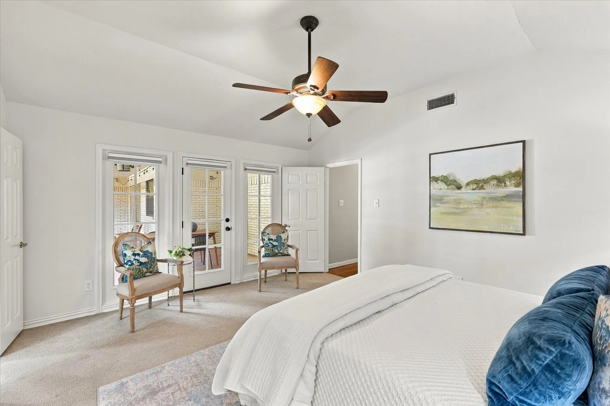 Single Family Residence For Sale in Tarrant County , 5104 Blue Sage Road, Fort Worth, Texas 76132, 4 Bedroom, 3 Bathroom, 2 Garage spaces, 2,517 Sqft, built in 1975, mls#21395042, Real Estate Agent in Fort Worth, Homes For Sale in Tarrant county, Homes For Sale in Fort Worth, Realtor in Fort Worth Texas, Real Estate Brokerage Independent Realty Texas, Luminita Cordes Realtor