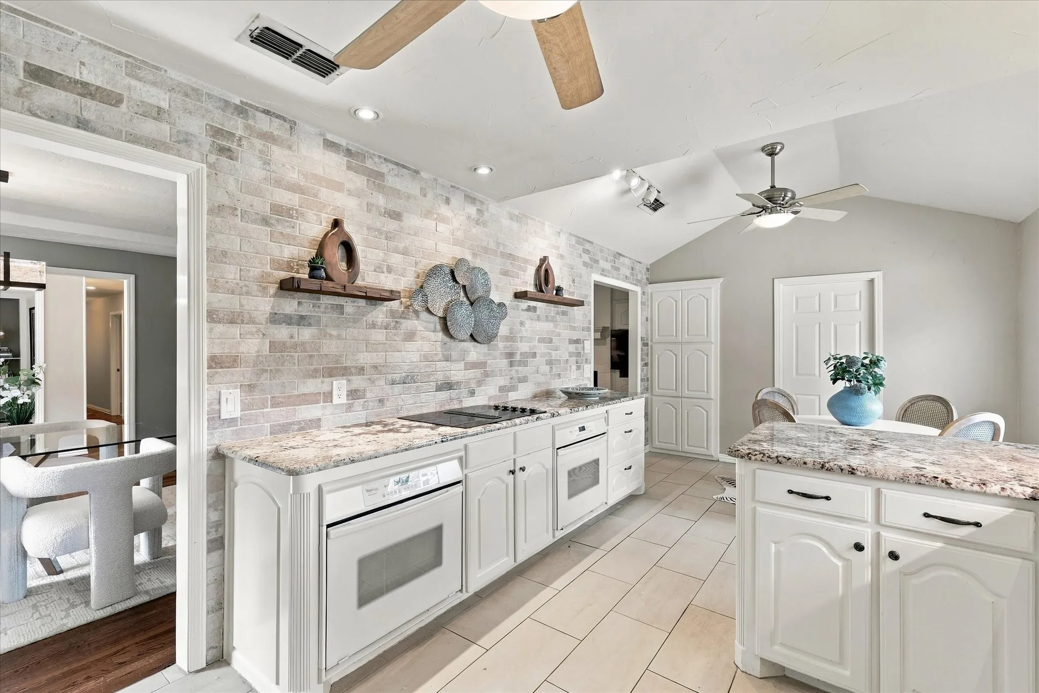 Single Family Residence For Sale in Tarrant County , 5104 Blue Sage Road, Fort Worth, Texas 76132, 4 Bedroom, 3 Bathroom, 2 Garage spaces, 2,517 Sqft, built in 1975, mls#21395042, Real Estate Agent in Fort Worth, Homes For Sale in Tarrant county, Homes For Sale in Fort Worth, Realtor in Fort Worth Texas, Real Estate Brokerage Independent Realty Texas, Luminita Cordes Realtor