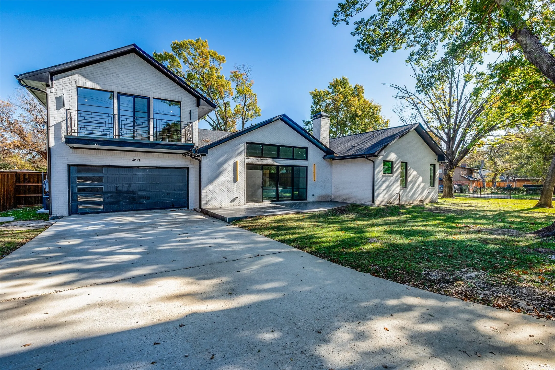 Single Family Residence For Sale in Dallas County , 3221 S Glenbrook Drive, Garland, Texas 75041, 4 Bedroom, 4 Bathroom, 2 Garage spaces, 4,345 Sqft, built in 2022, mls#21395929, Real Estate Agent in Garland, Homes For Sale in Dallas county, Homes For Sale in Garland, Realtor in Garland Texas, Real Estate Brokerage Independent Realty Texas, Luminita Cordes Realtor
