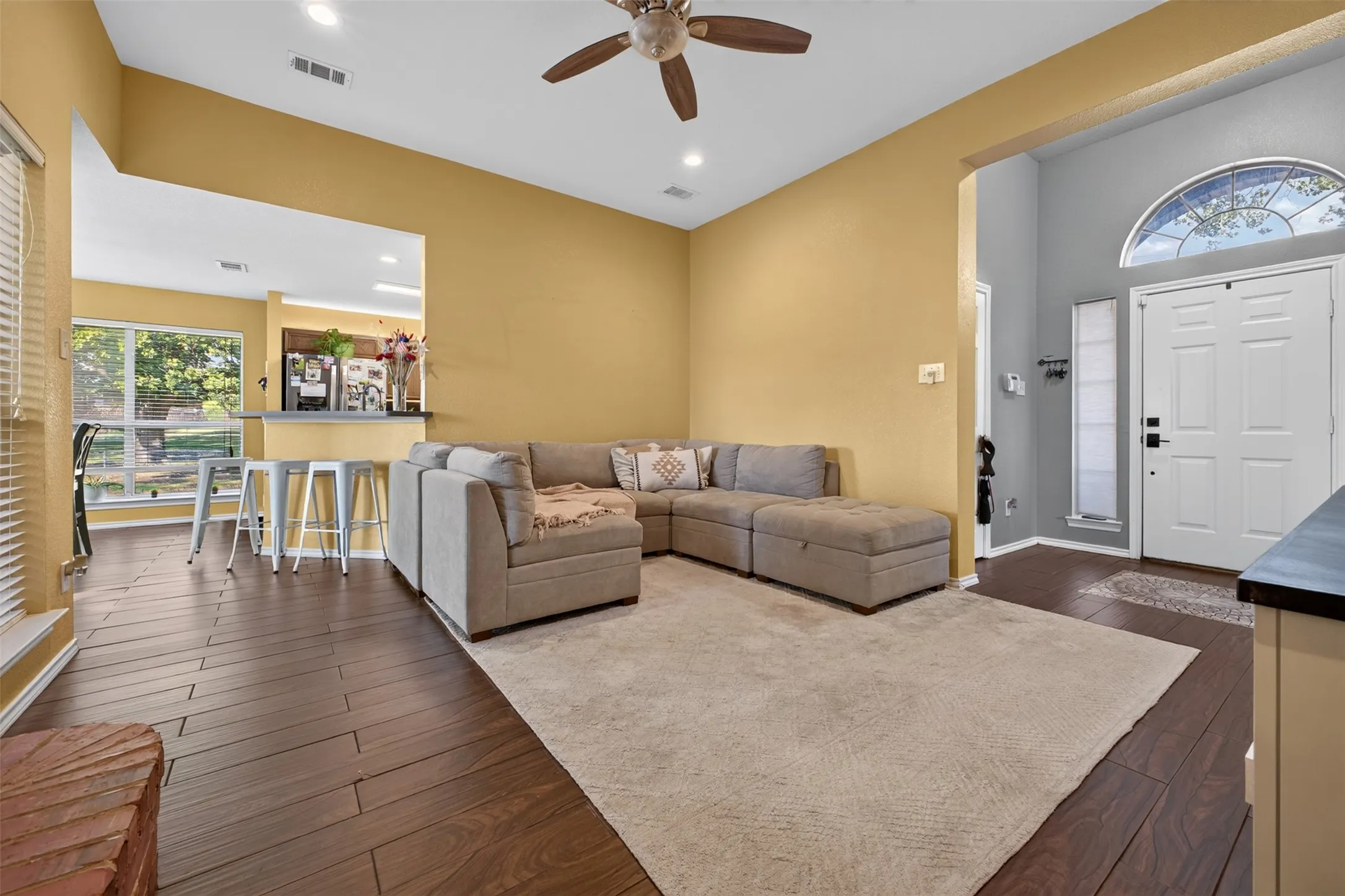 Single Family Residence For Sale in Ellis County , 304 Daisy Road, Midlothian, Texas 76065, 3 Bedroom, 2 Bathroom, 2 Garage spaces, 1,407 Sqft, built in 2005, mls#21392763, Real Estate Agent in Midlothian, Homes For Sale in Ellis county, Homes For Sale in Midlothian, Realtor in Midlothian Texas, Real Estate Brokerage Independent Realty Texas, Luminita Cordes Realtor