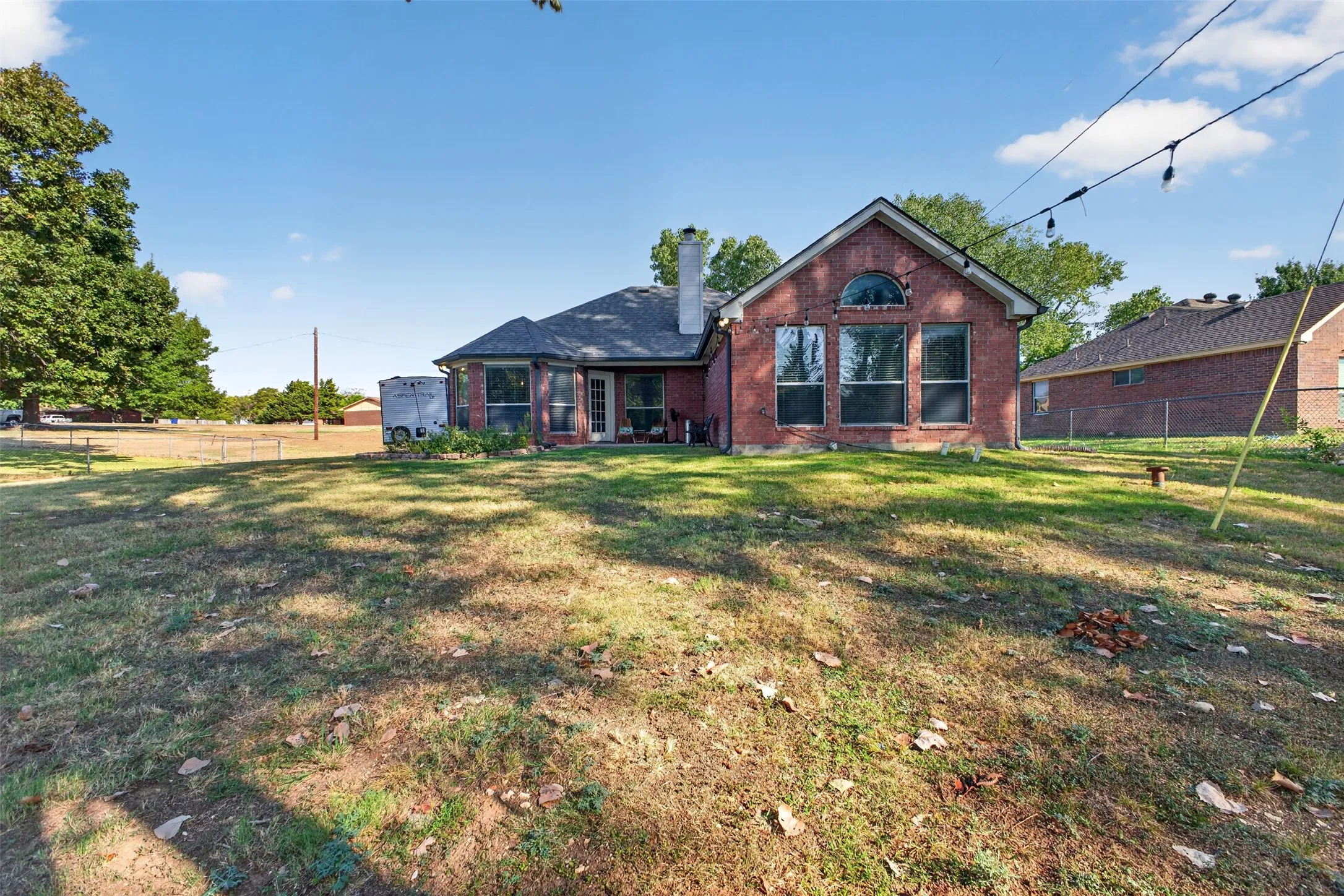 Single Family Residence For Sale in Ellis County , 304 Daisy Road, Midlothian, Texas 76065, 3 Bedroom, 2 Bathroom, 2 Garage spaces, 1,407 Sqft, built in 2005, mls#21392763, Real Estate Agent in Midlothian, Homes For Sale in Ellis county, Homes For Sale in Midlothian, Realtor in Midlothian Texas, Real Estate Brokerage Independent Realty Texas, Luminita Cordes Realtor