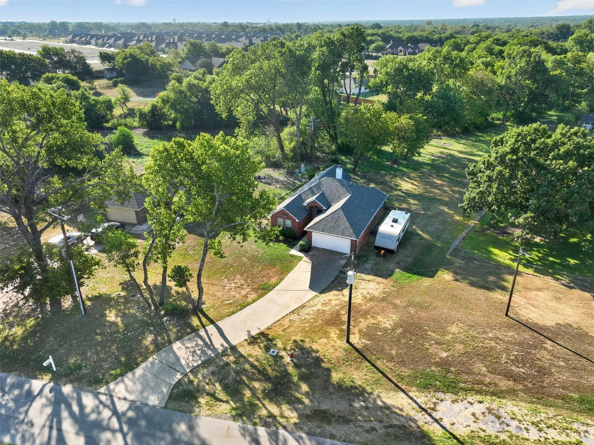 Single Family Residence For Sale in Ellis County , 304 Daisy Road, Midlothian, Texas 76065, 3 Bedroom, 2 Bathroom, 2 Garage spaces, 1,407 Sqft, built in 2005, mls#21392763, Real Estate Agent in Midlothian, Homes For Sale in Ellis county, Homes For Sale in Midlothian, Realtor in Midlothian Texas, Real Estate Brokerage Independent Realty Texas, Luminita Cordes Realtor