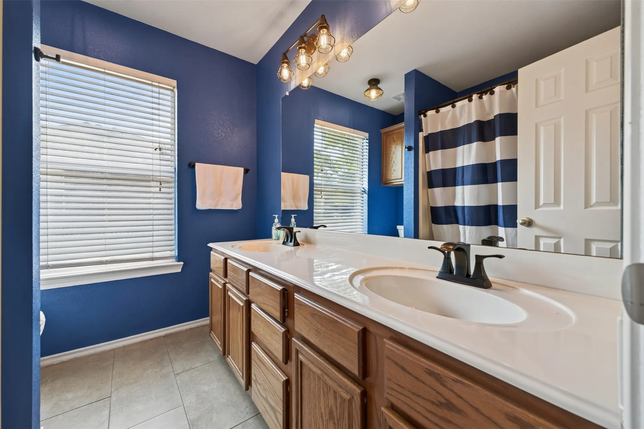 Full Bathroom #2