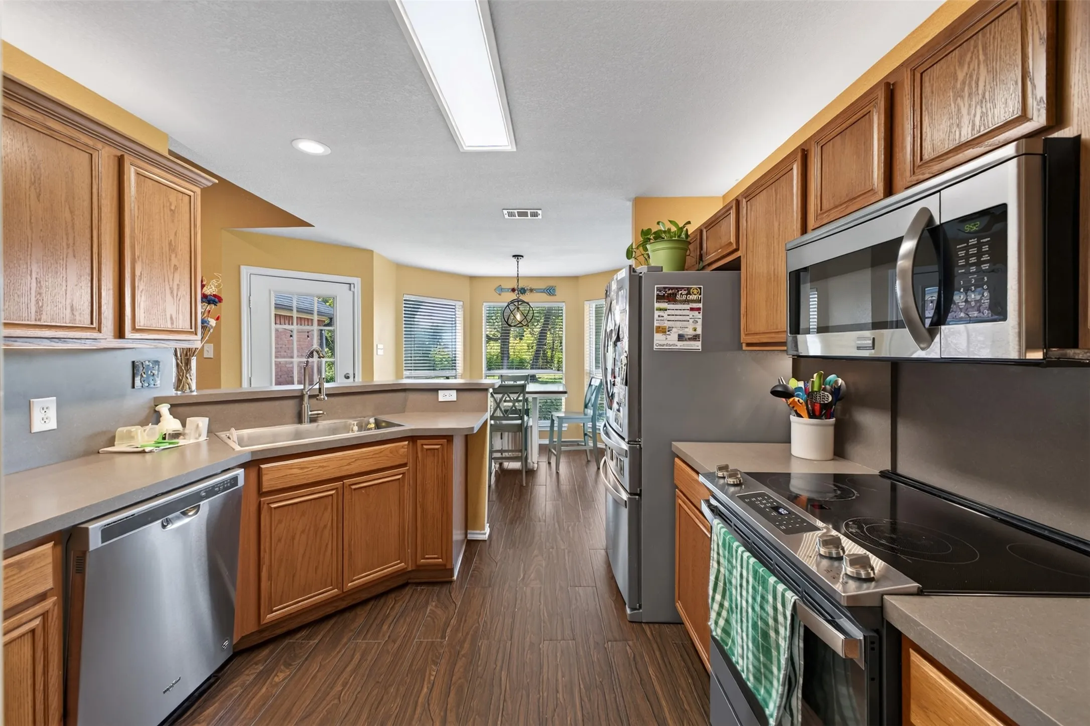 Single Family Residence For Sale in Ellis County , 304 Daisy Road, Midlothian, Texas 76065, 3 Bedroom, 2 Bathroom, 2 Garage spaces, 1,407 Sqft, built in 2005, mls#21392763, Real Estate Agent in Midlothian, Homes For Sale in Ellis county, Homes For Sale in Midlothian, Realtor in Midlothian Texas, Real Estate Brokerage Independent Realty Texas, Luminita Cordes Realtor