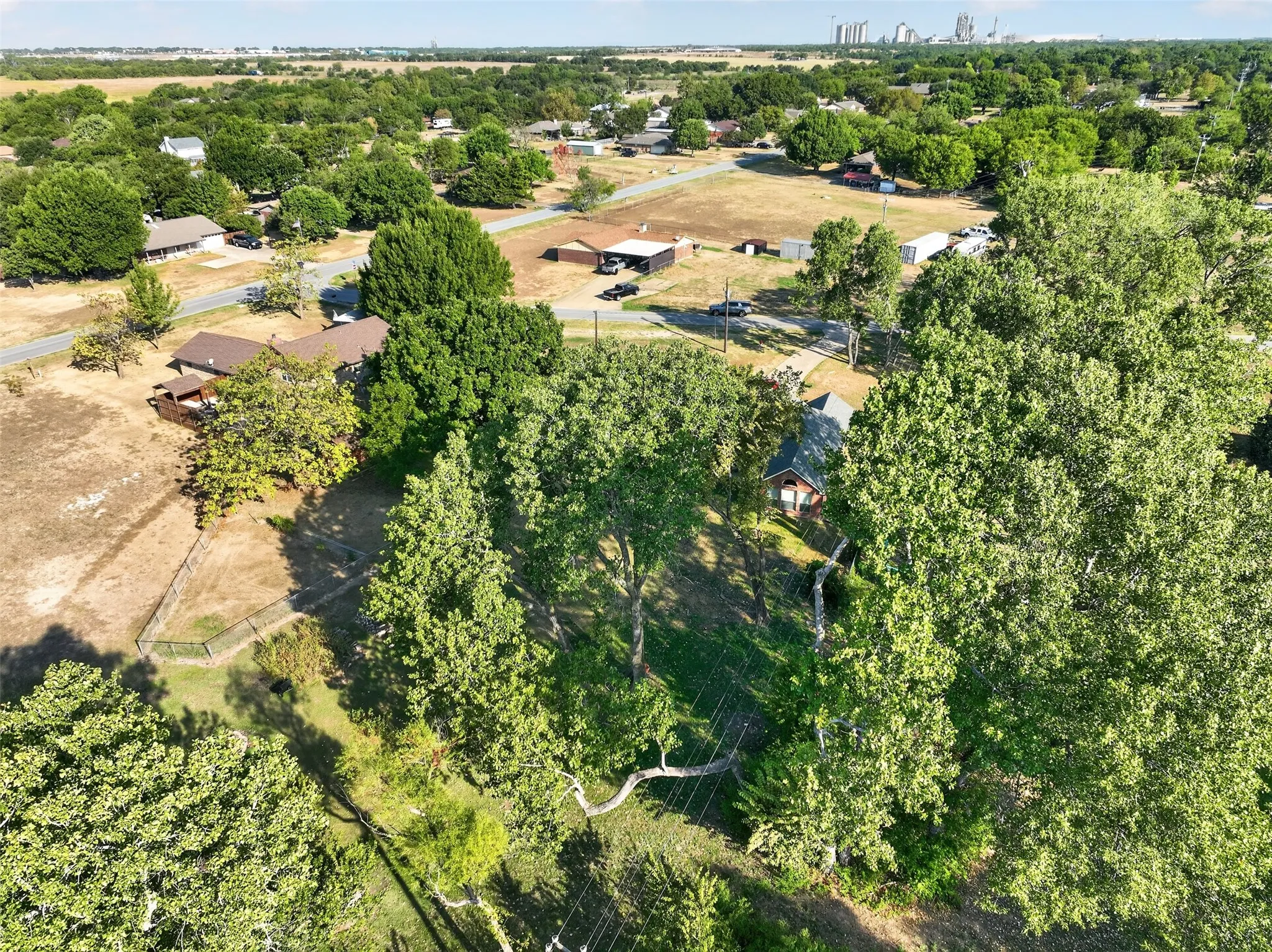 Single Family Residence For Sale in Ellis County , 304 Daisy Road, Midlothian, Texas 76065, 3 Bedroom, 2 Bathroom, 2 Garage spaces, 1,407 Sqft, built in 2005, mls#21392763, Real Estate Agent in Midlothian, Homes For Sale in Ellis county, Homes For Sale in Midlothian, Realtor in Midlothian Texas, Real Estate Brokerage Independent Realty Texas, Luminita Cordes Realtor