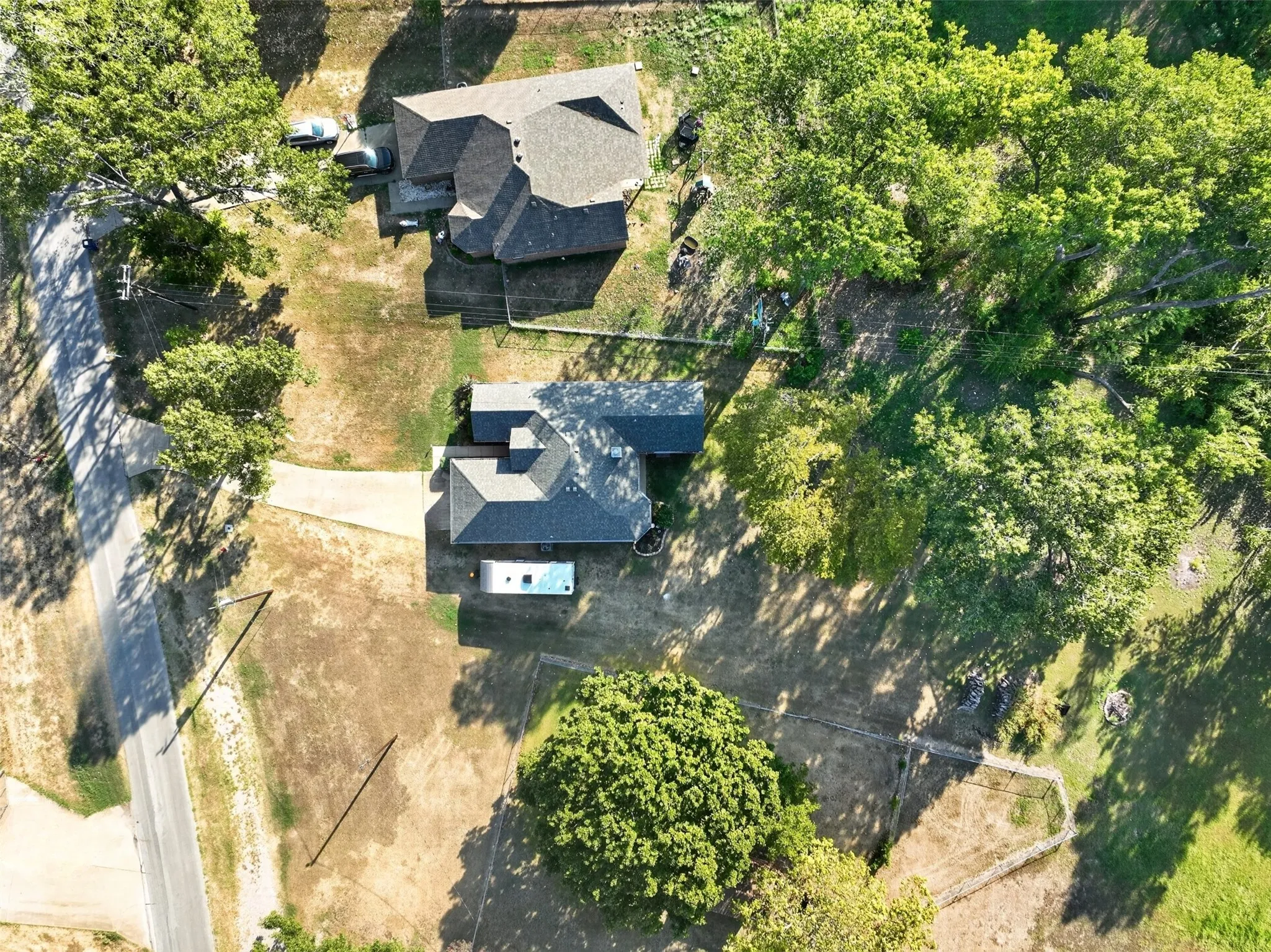 Single Family Residence For Sale in Ellis County , 304 Daisy Road, Midlothian, Texas 76065, 3 Bedroom, 2 Bathroom, 2 Garage spaces, 1,407 Sqft, built in 2005, mls#21392763, Real Estate Agent in Midlothian, Homes For Sale in Ellis county, Homes For Sale in Midlothian, Realtor in Midlothian Texas, Real Estate Brokerage Independent Realty Texas, Luminita Cordes Realtor