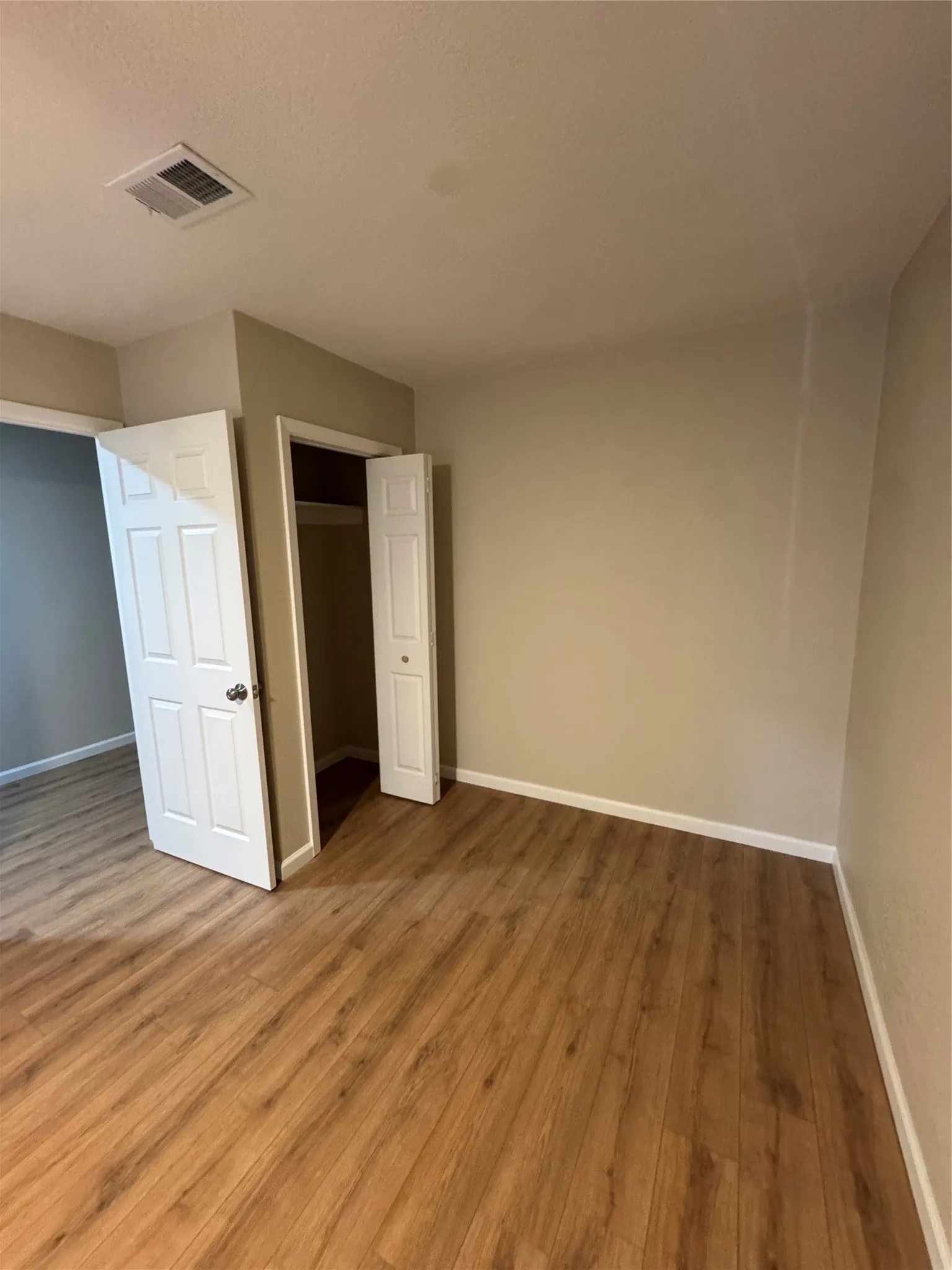 Single Family Residence For Sale in Grayson County , 614 W Woodard Street, Denison, Texas 75020, 3 Bedroom, 2 Bathroom, 1 Garage spaces, 1,632 Sqft, built in 1979, mls#21394443, Real Estate Agent in Denison, Homes For Sale in Grayson county, Homes For Sale in Denison, Realtor in Denison Texas, Real Estate Brokerage Independent Realty Texas, Luminita Cordes Realtor