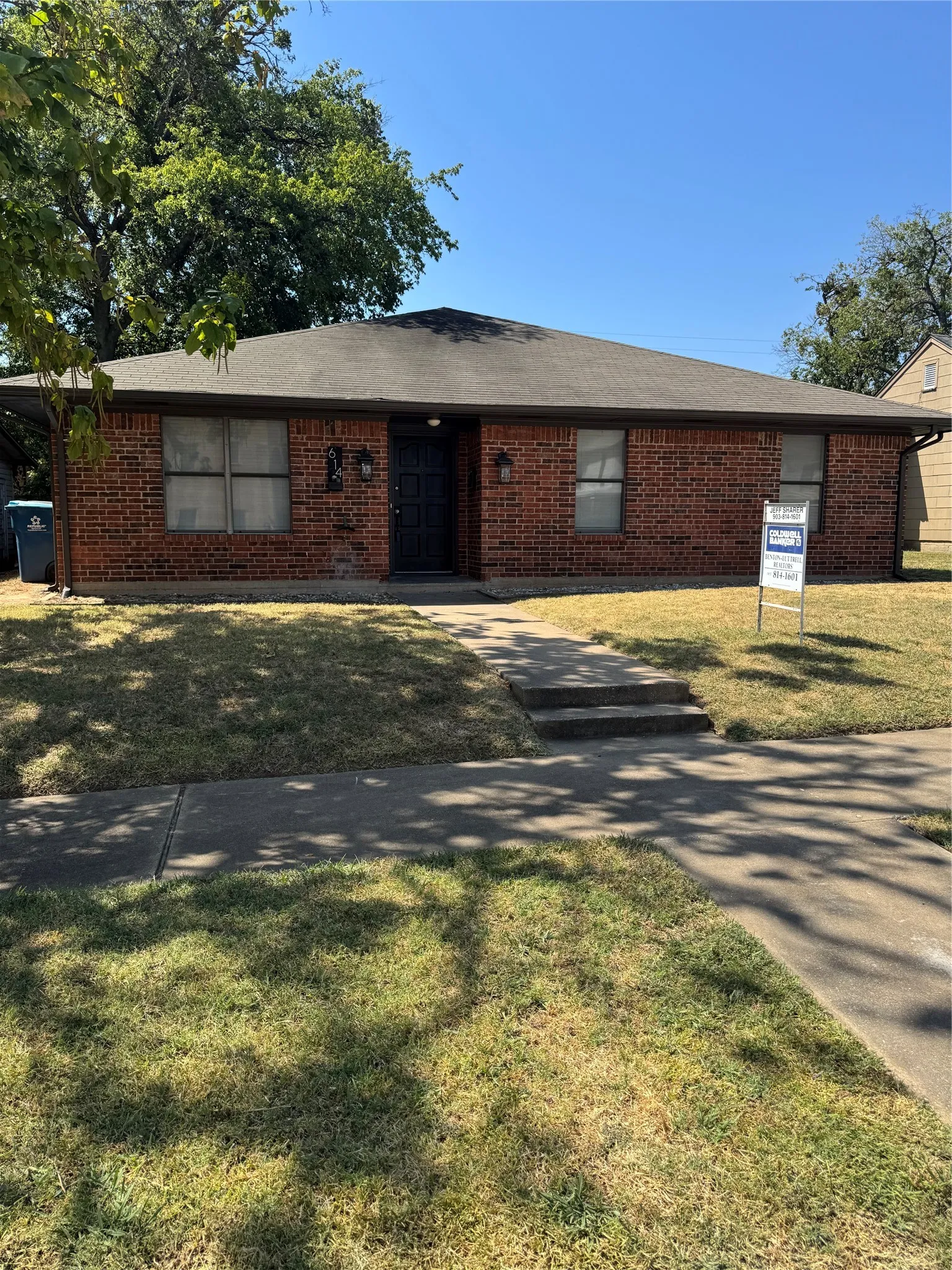 Single Family Residence For Sale in Grayson County , 614 W Woodard Street, Denison, Texas 75020, 3 Bedroom, 2 Bathroom, 1 Garage spaces, 1,632 Sqft, built in 1979, mls#21394443, Real Estate Agent in Denison, Homes For Sale in Grayson county, Homes For Sale in Denison, Realtor in Denison Texas, Real Estate Brokerage Independent Realty Texas, Luminita Cordes Realtor