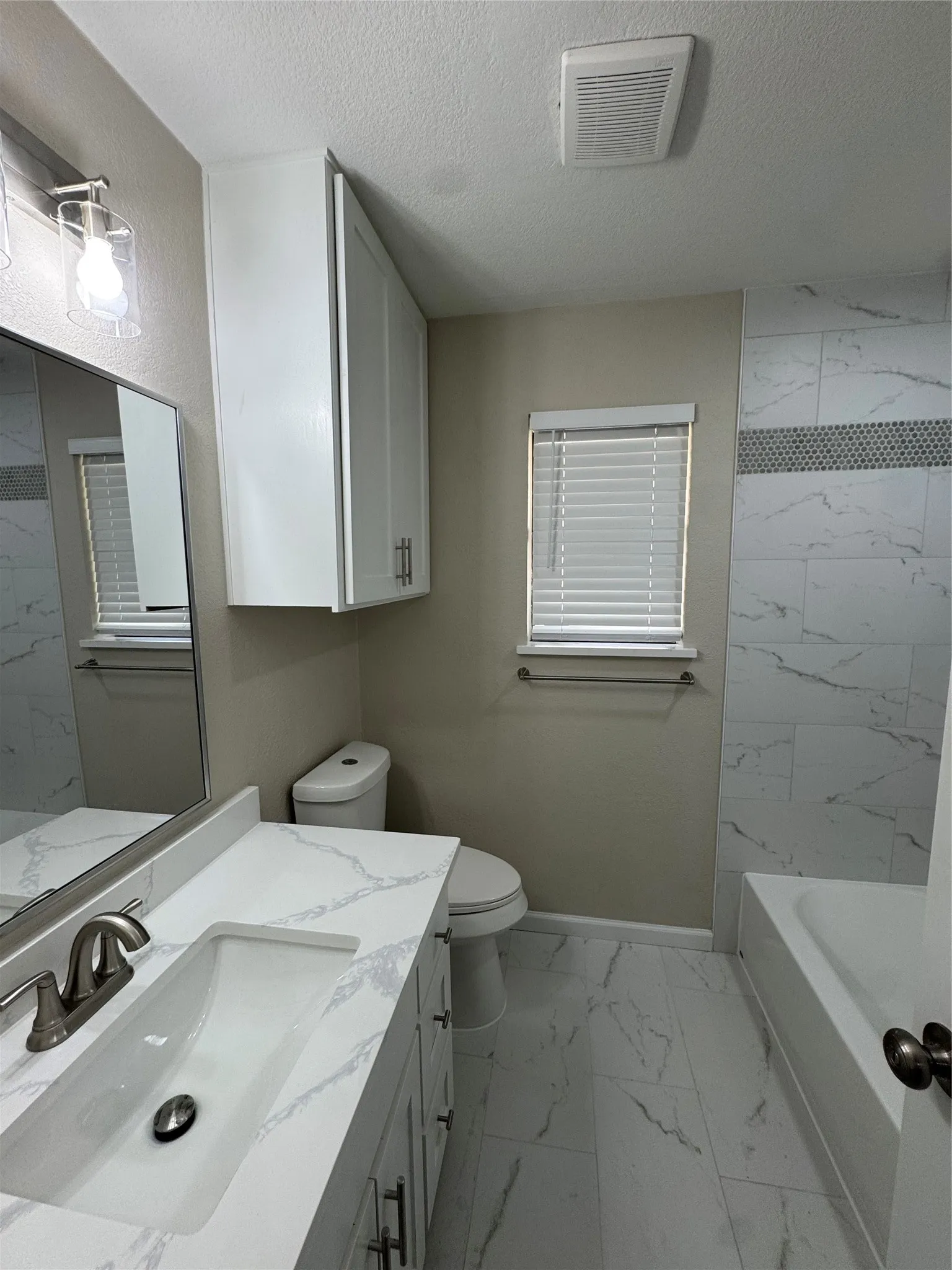 Single Family Residence For Sale in Grayson County , 614 W Woodard Street, Denison, Texas 75020, 3 Bedroom, 2 Bathroom, 1 Garage spaces, 1,632 Sqft, built in 1979, mls#21394443, Real Estate Agent in Denison, Homes For Sale in Grayson county, Homes For Sale in Denison, Realtor in Denison Texas, Real Estate Brokerage Independent Realty Texas, Luminita Cordes Realtor