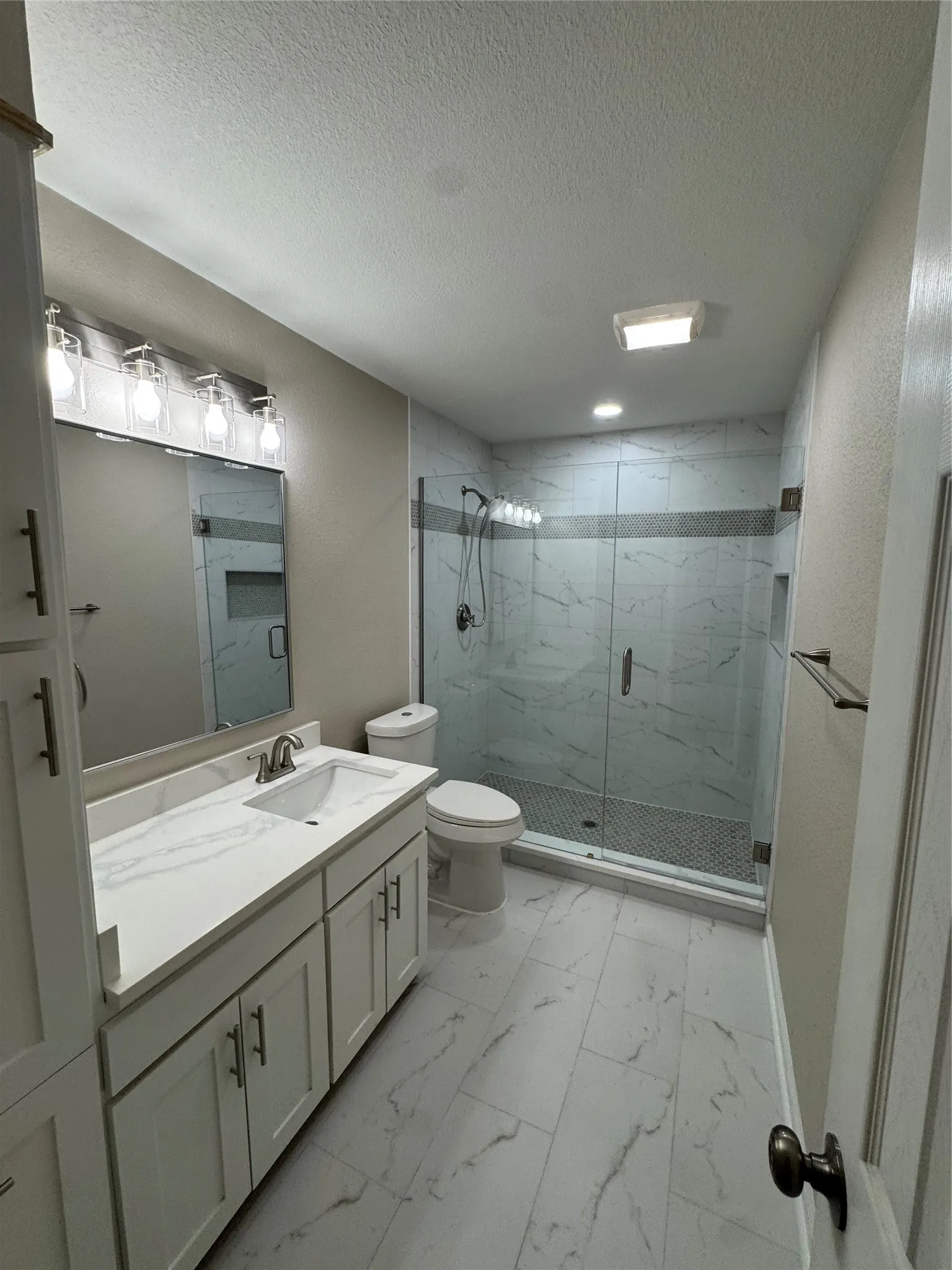 Single Family Residence For Sale in Grayson County , 614 W Woodard Street, Denison, Texas 75020, 3 Bedroom, 2 Bathroom, 1 Garage spaces, 1,632 Sqft, built in 1979, mls#21394443, Real Estate Agent in Denison, Homes For Sale in Grayson county, Homes For Sale in Denison, Realtor in Denison Texas, Real Estate Brokerage Independent Realty Texas, Luminita Cordes Realtor